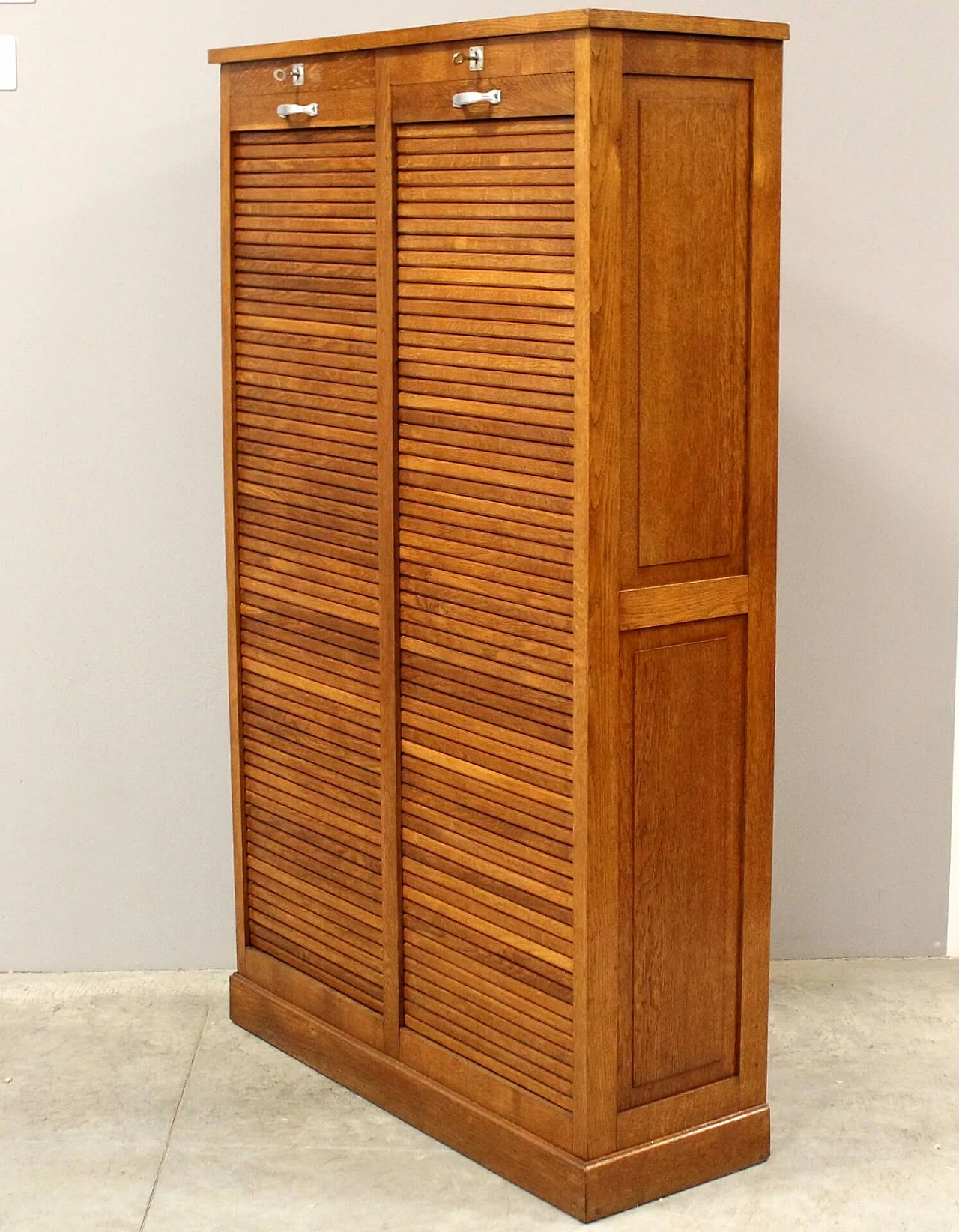 Oak double shutter filing cabinet, early 20th century 9