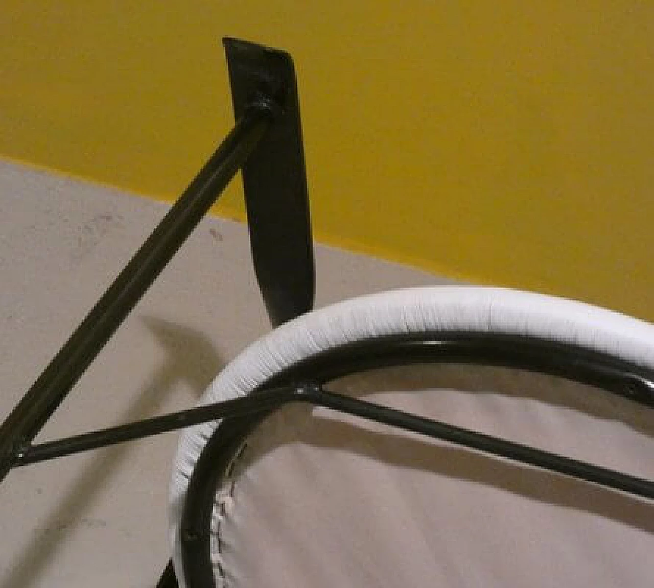 4 Armchairs in black metal and white skai, 1980s 4