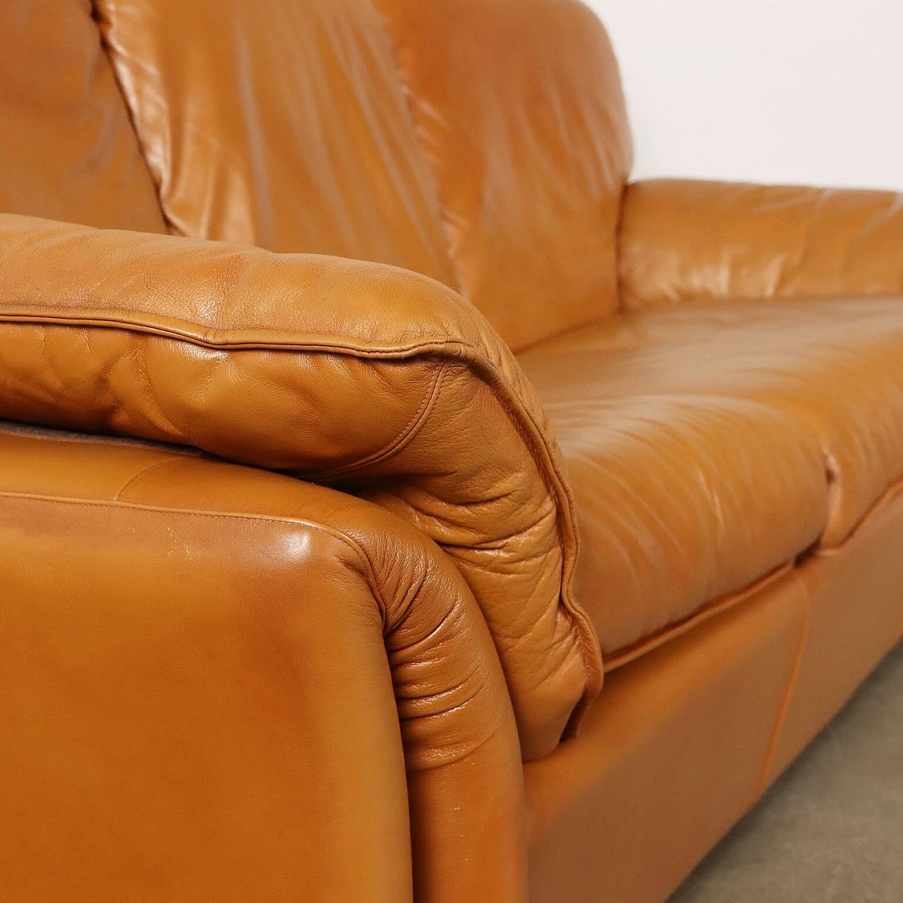 Three-seater leather sofa, 1980s 3
