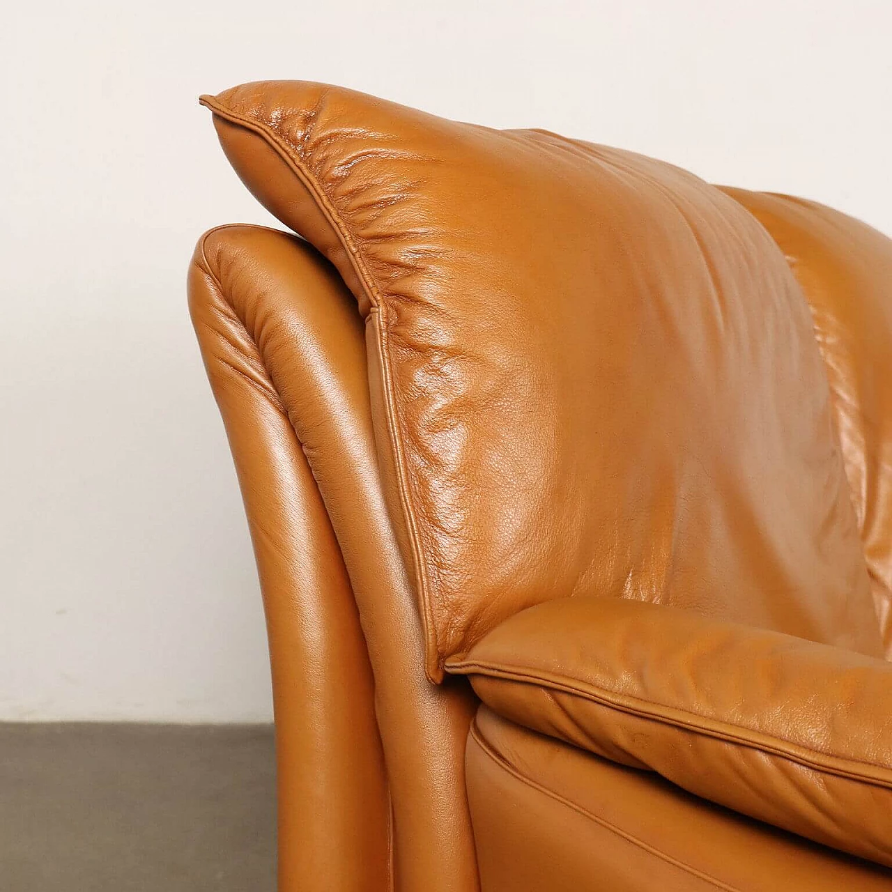 Three-seater leather sofa, 1980s 4