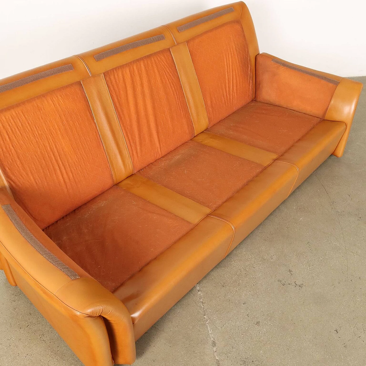 Three-seater leather sofa, 1980s 8