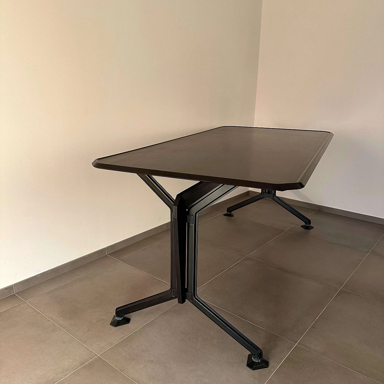 Tavolo Arco di BBPR per Olivetti, 1963 2