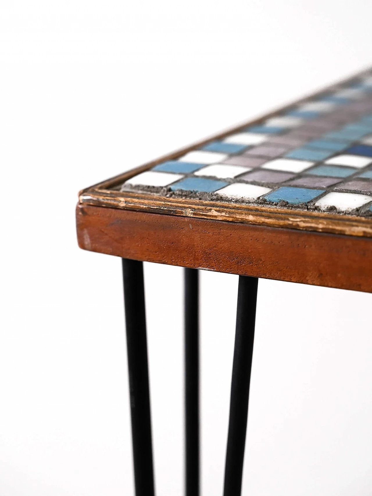 Tavolino scandinavo in metallo con rotelle e piano a mosaico, anni '60 9