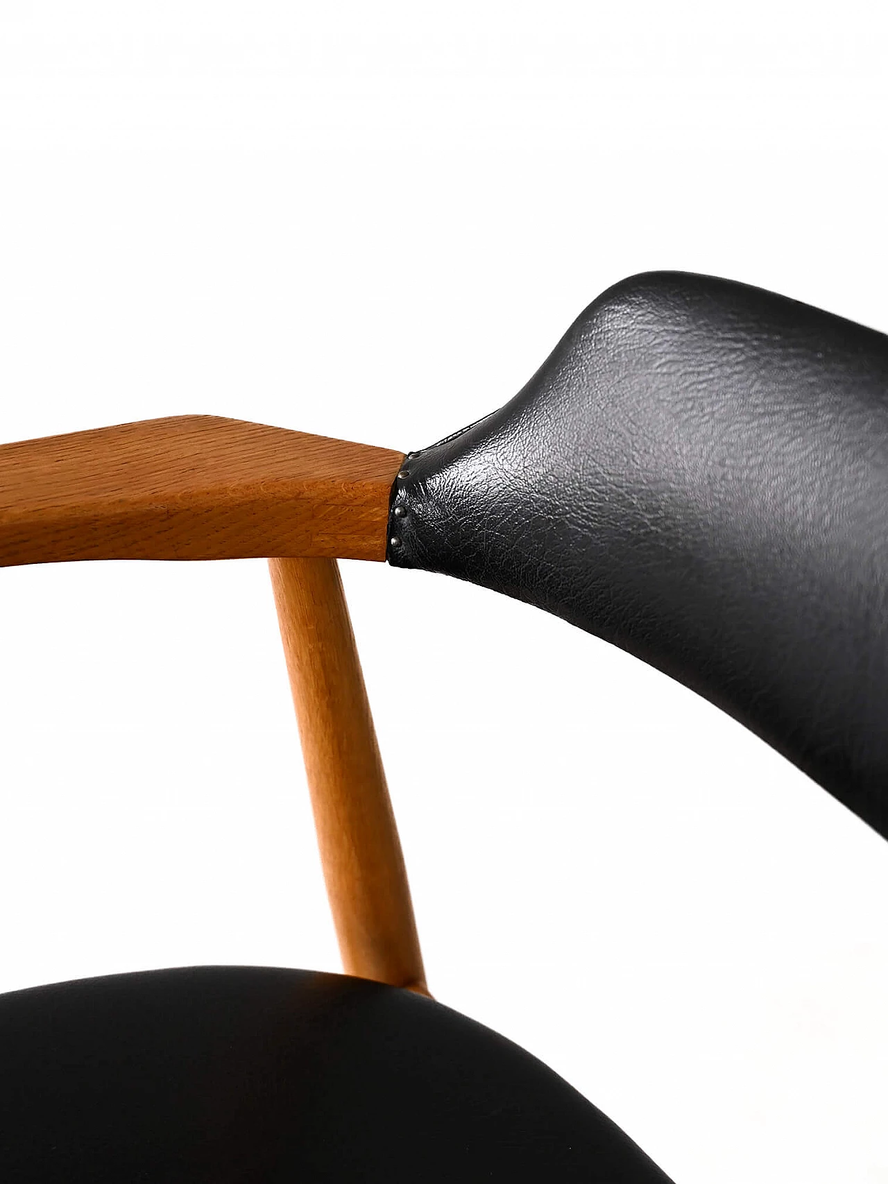 Poltrona scandinava in teak e similpelle nera, anni '60 6