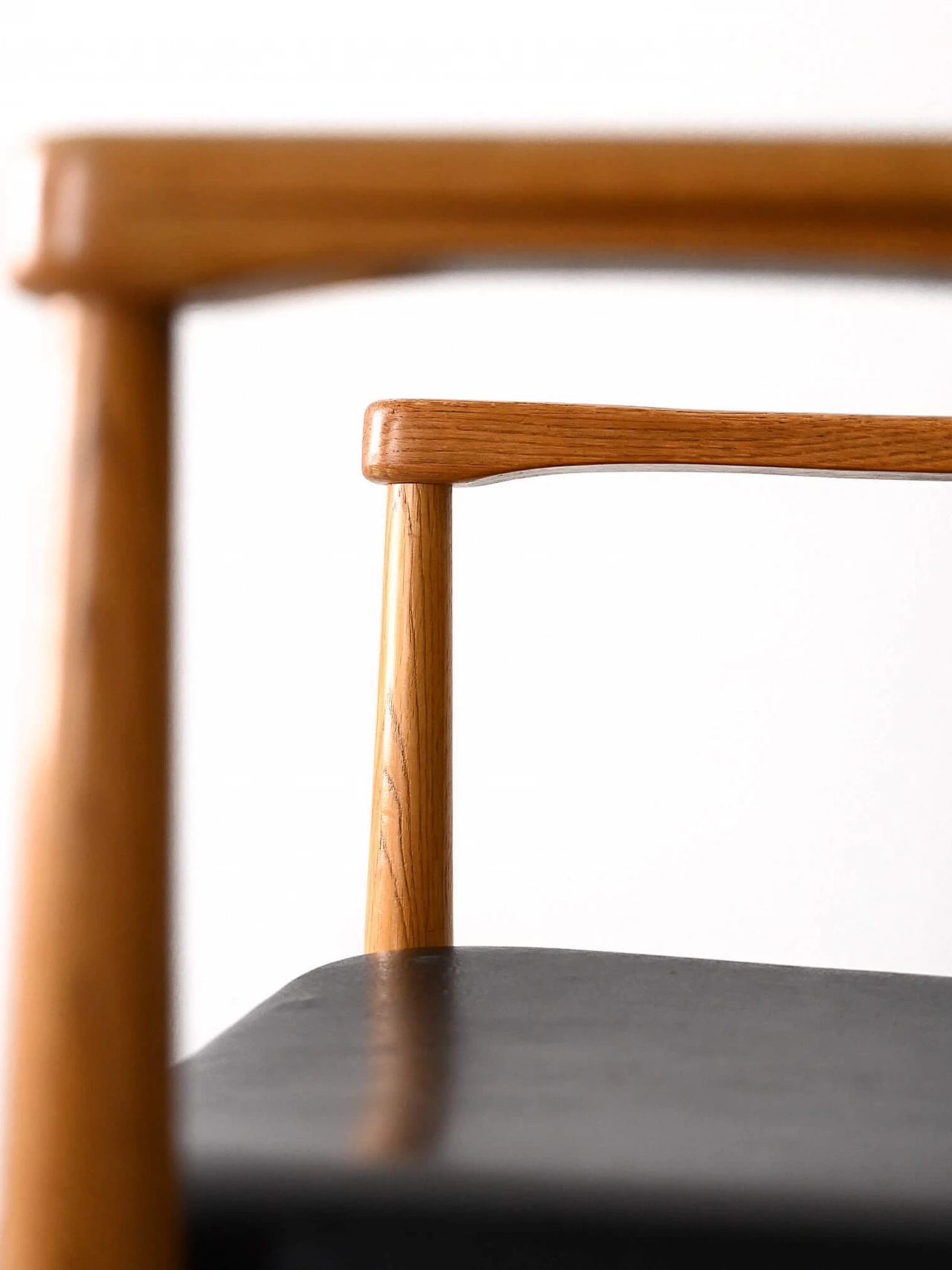 Poltrona scandinava in teak e similpelle nera, anni '60 8