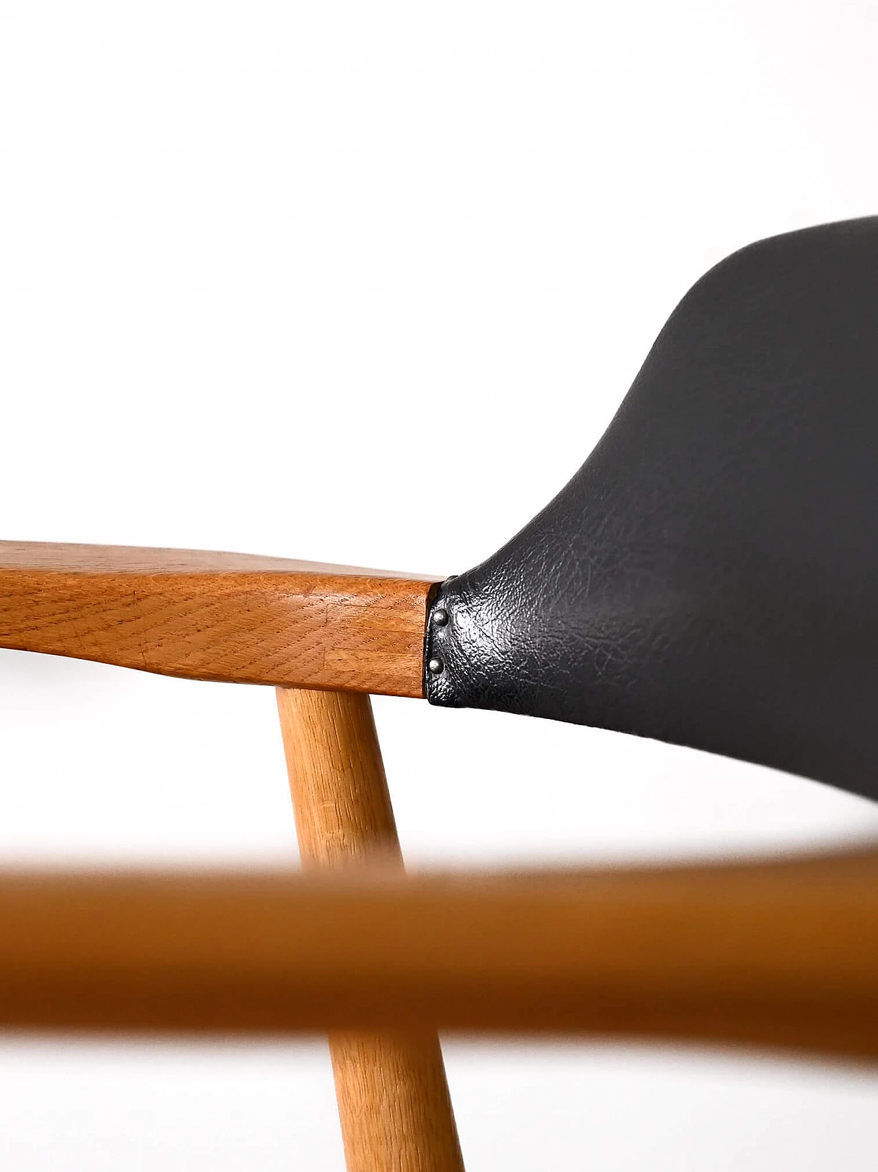 Poltrona scandinava in teak e similpelle nera, anni '60 9