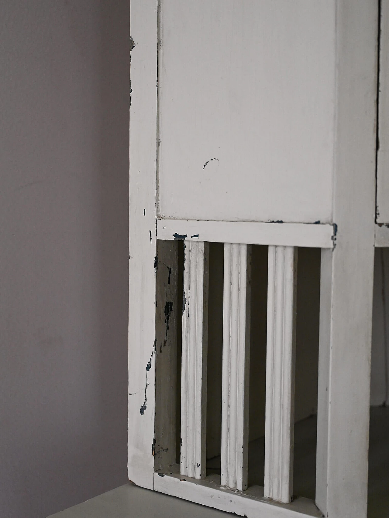 Angoliera scandinava in legno dipinto di bianco, anni '30 12