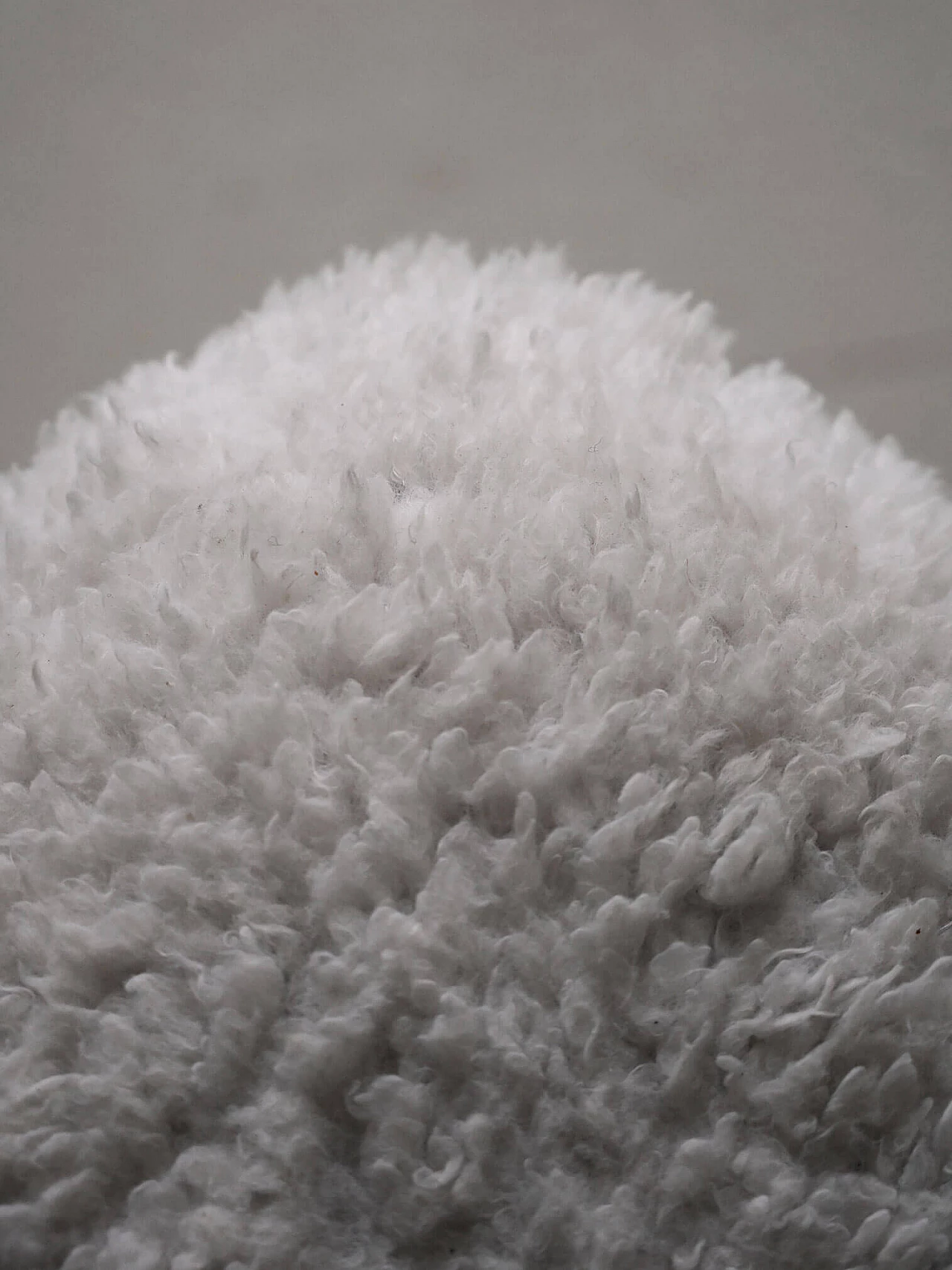 Sgabello scandinavo in legno e tessuto a pelo lungo, anni '60 5