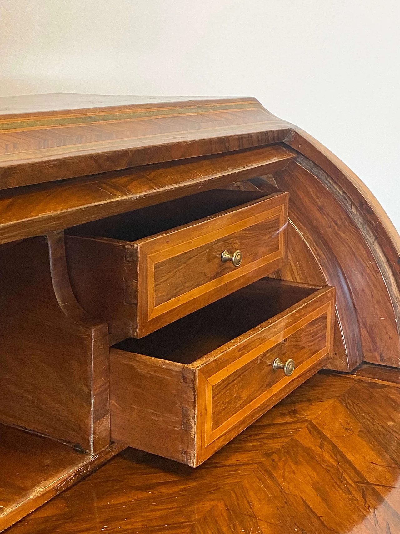 Louis XVI panelled and inlaid walnut roller writing desk, 18th century 9