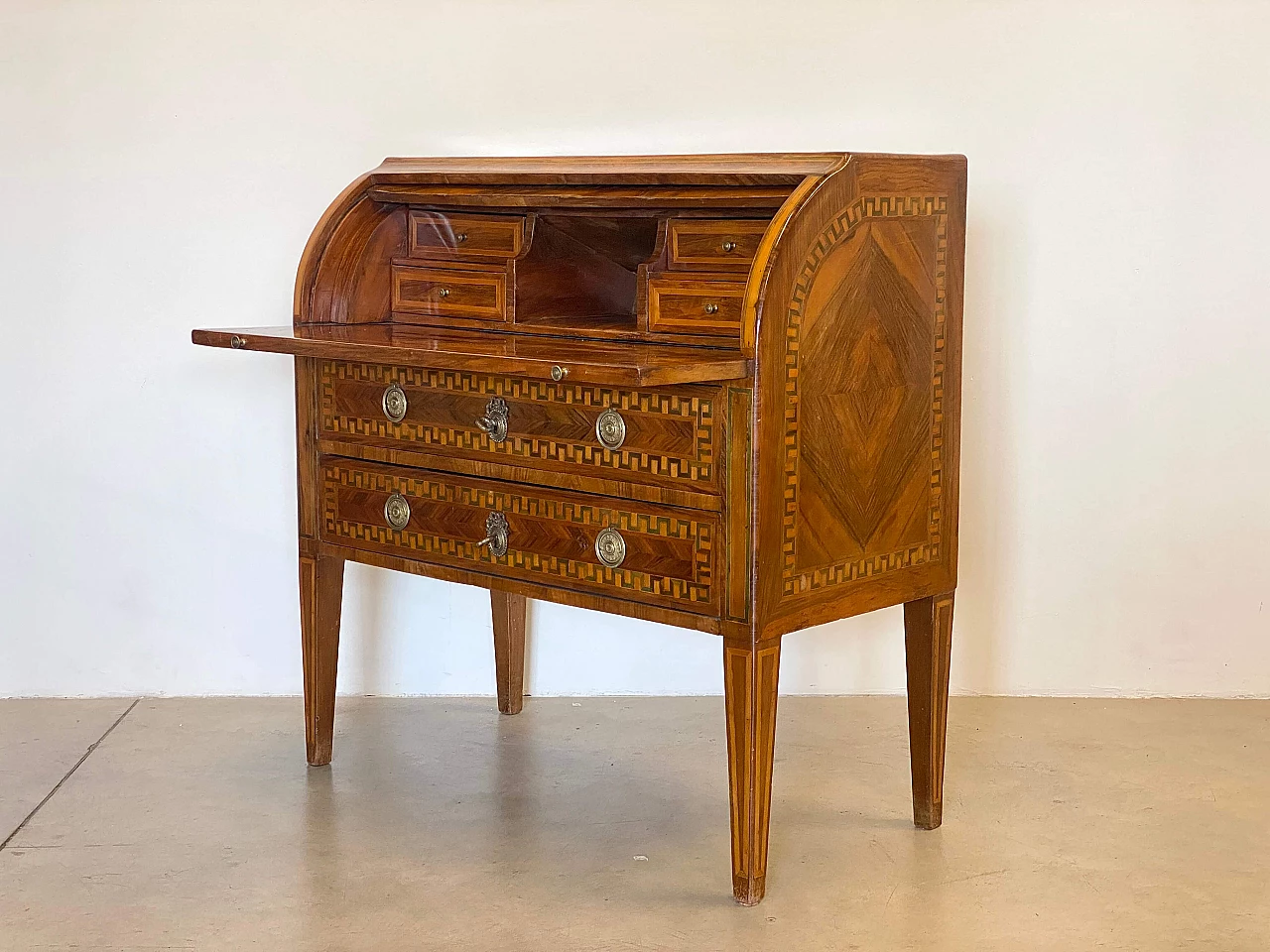 Louis XVI panelled and inlaid walnut roller writing desk, 18th century 15