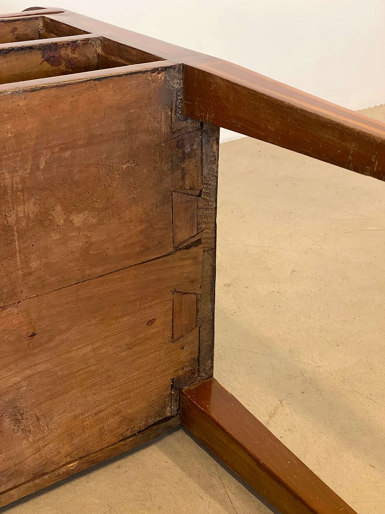 Louis XVI panelled and inlaid walnut roller writing desk, 18th century 22