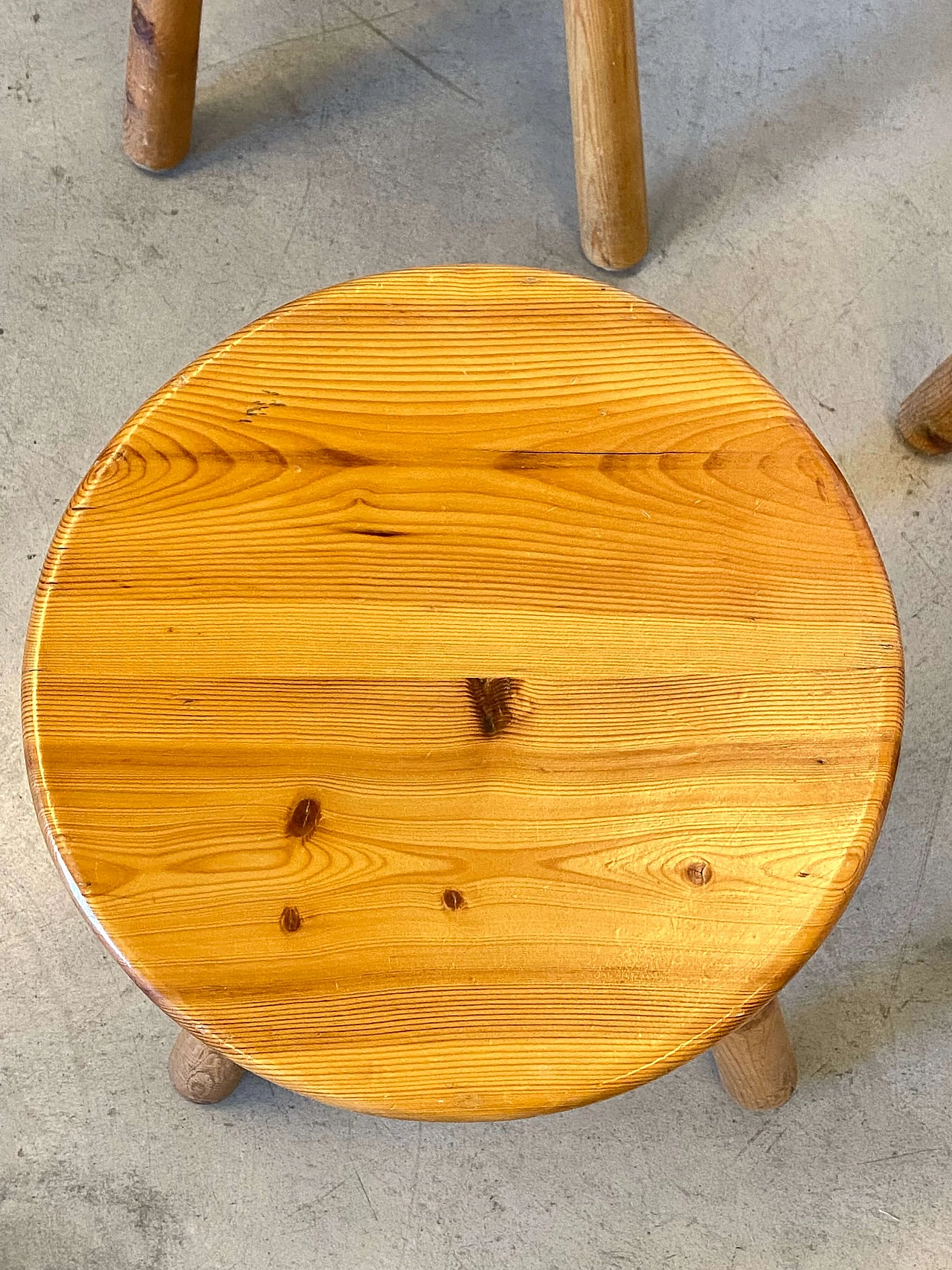 4 Sgabelli in pino nello stile di Charlotte Perriand, anni '60 3