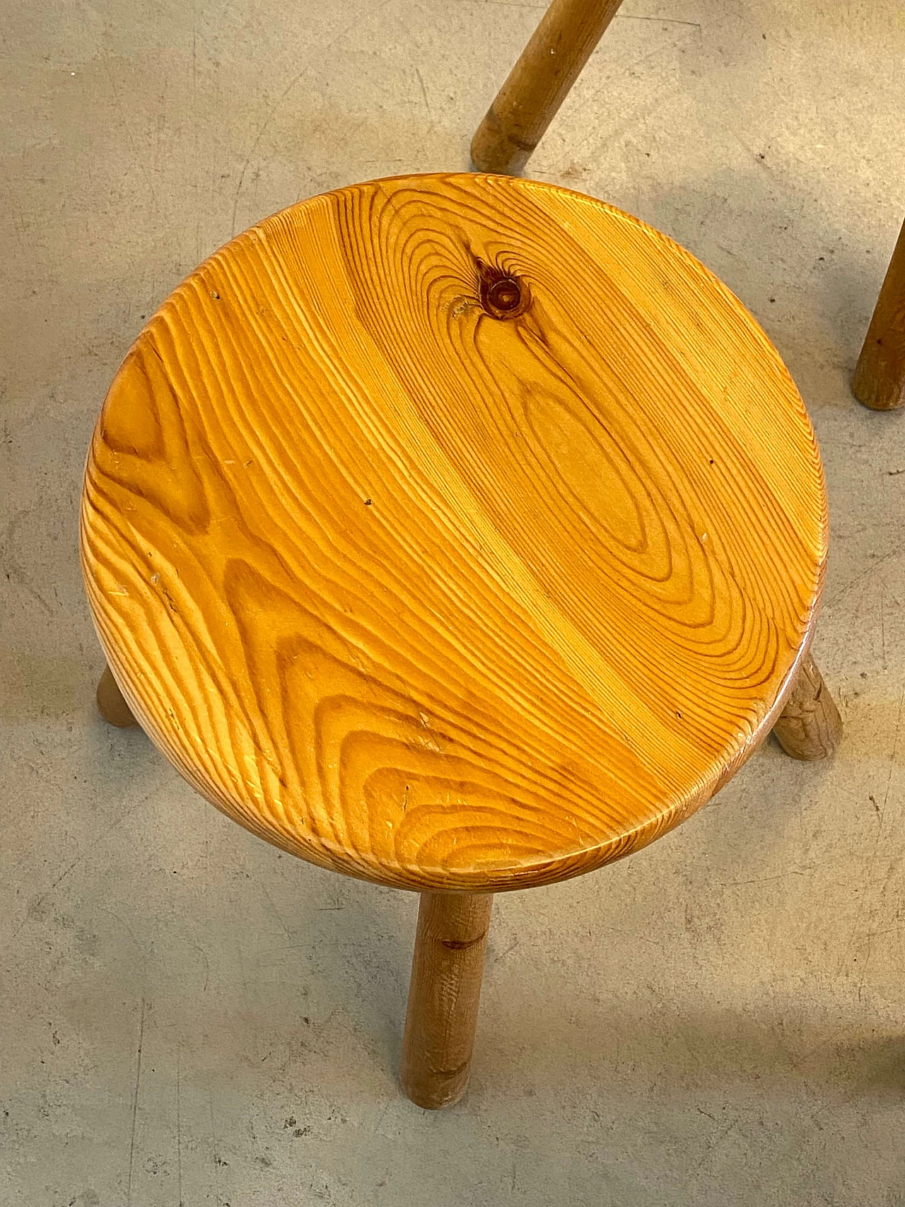 4 Sgabelli in pino nello stile di Charlotte Perriand, anni '60 6