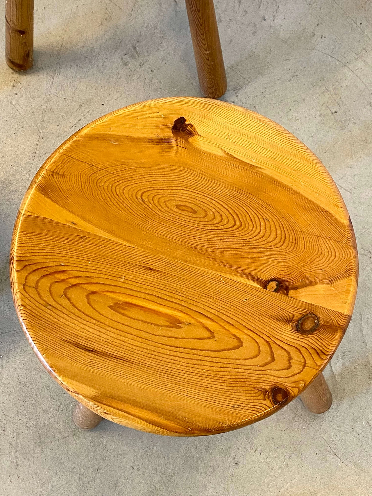 4 Sgabelli in pino nello stile di Charlotte Perriand, anni '60 8