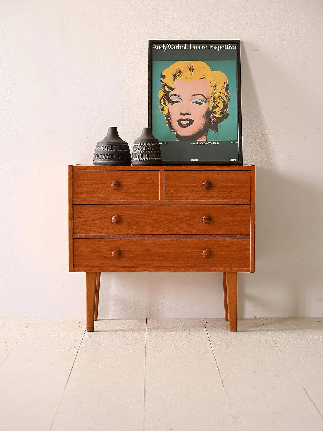 Cassettiera scandinava in teak con impugnature scolpite, anni '60 2