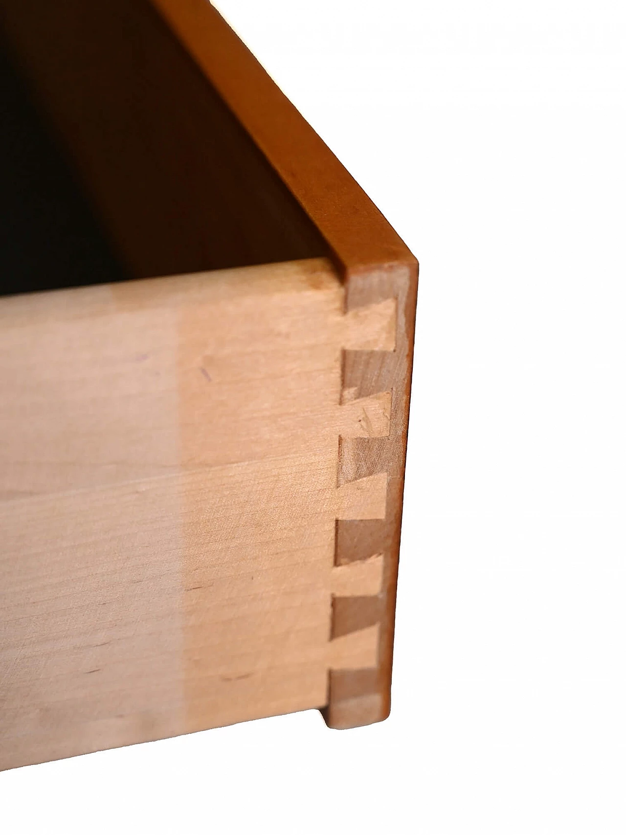 Cassettiera scandinava in teak con impugnature scolpite, anni '60 9