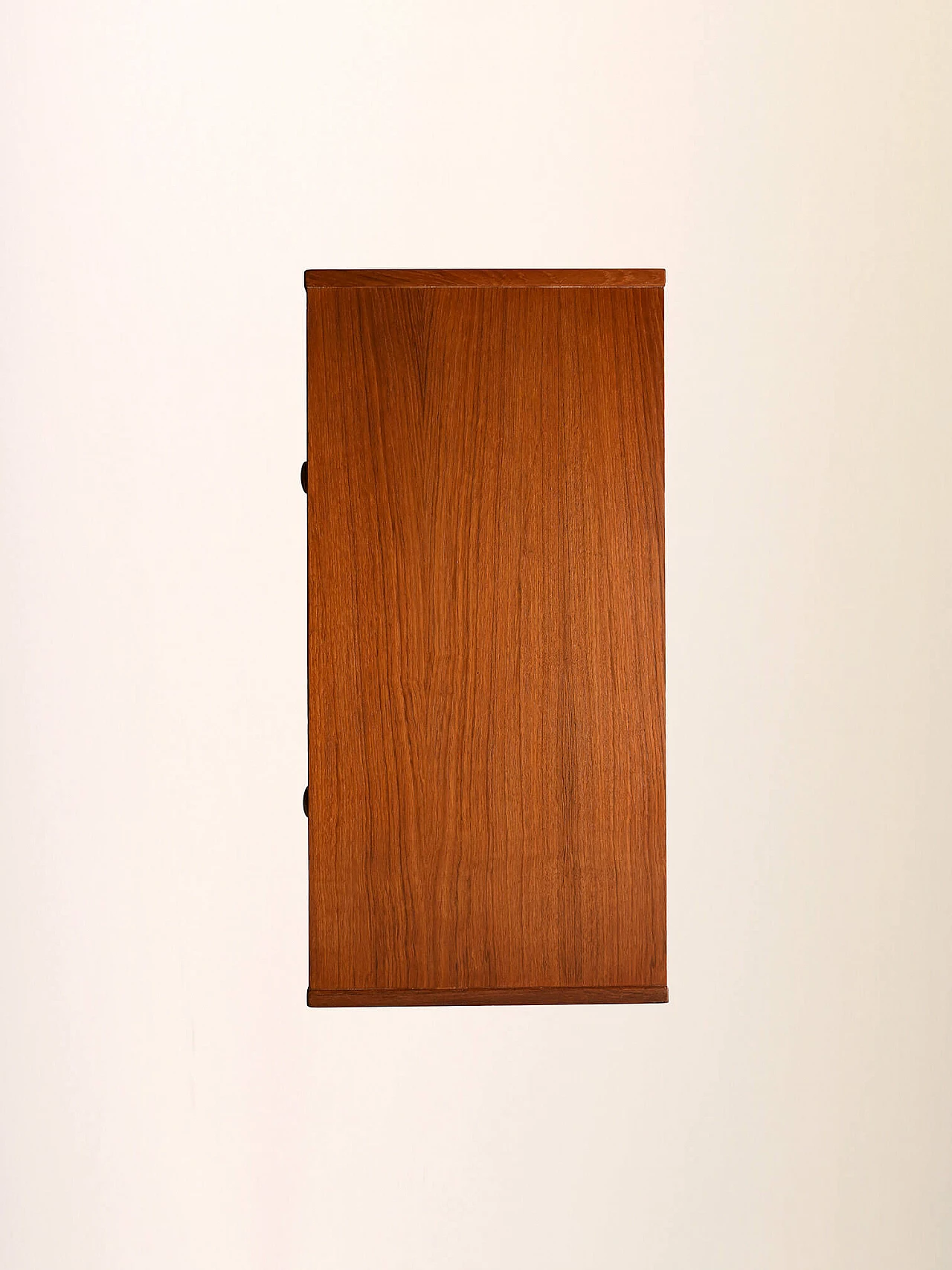 Cassettiera scandinava in teak con impugnature scolpite, anni '60 12