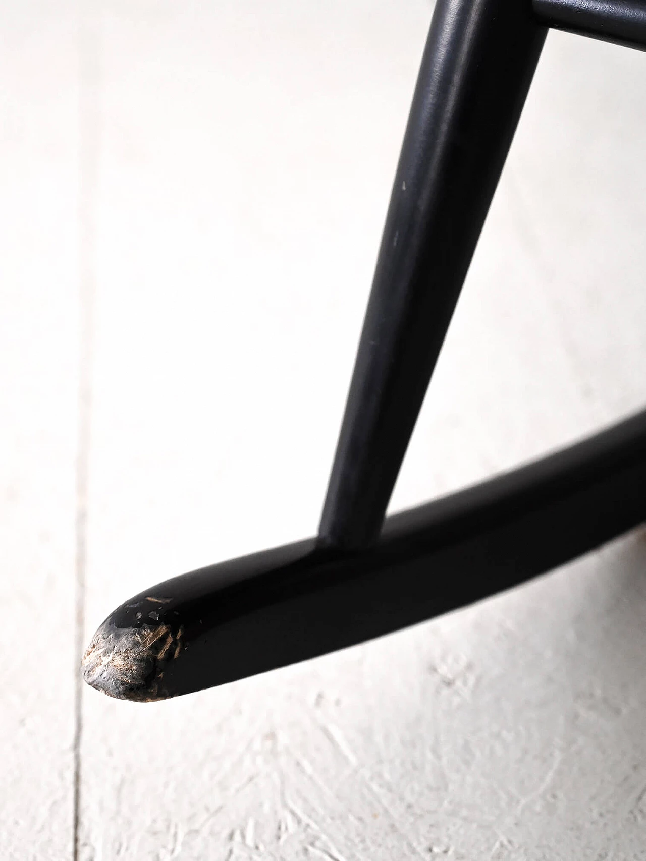 Sedia a dondolo scandinava in legno tinto nero, anni '60 7