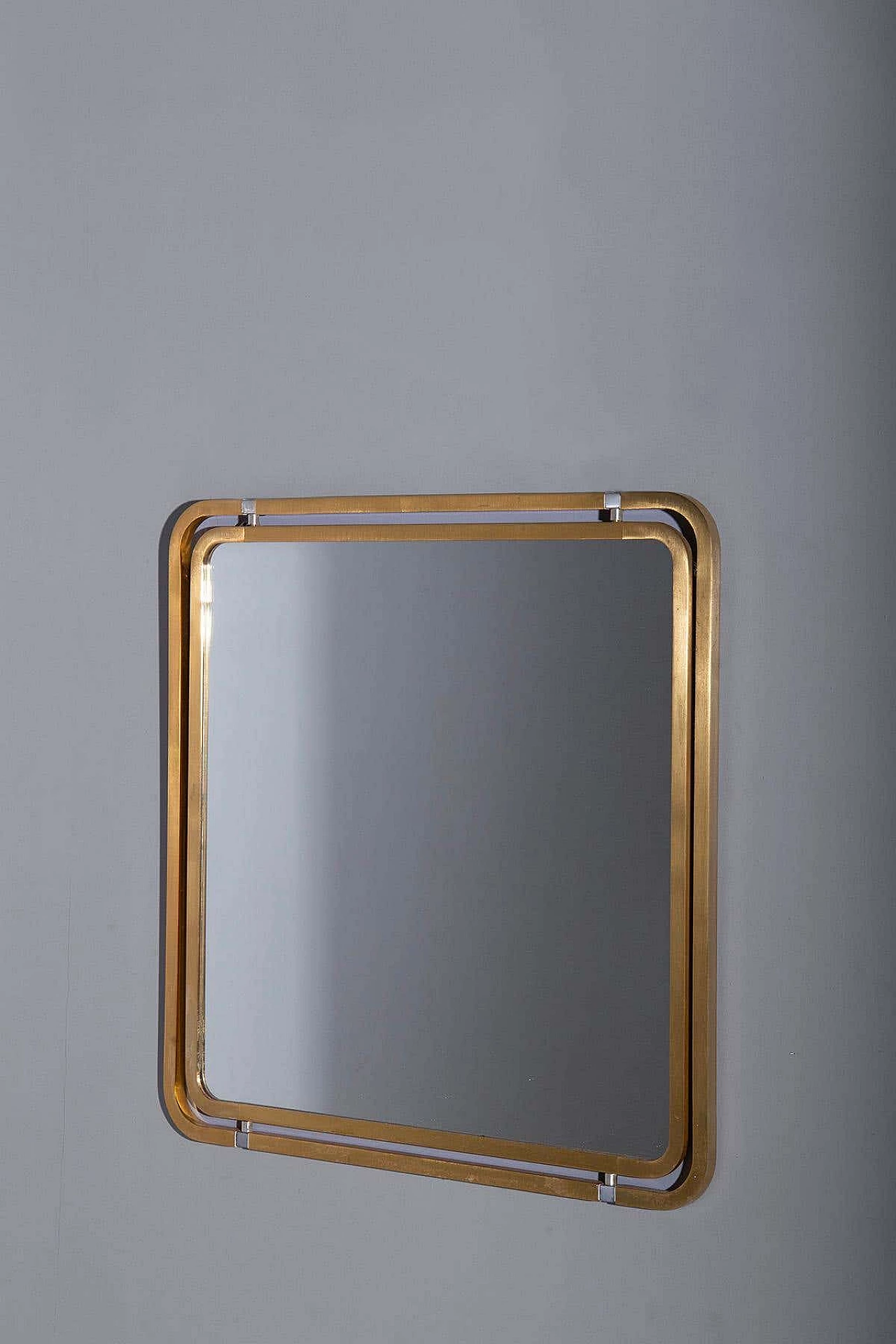 Specchio in metallo dorato, anni '60 2