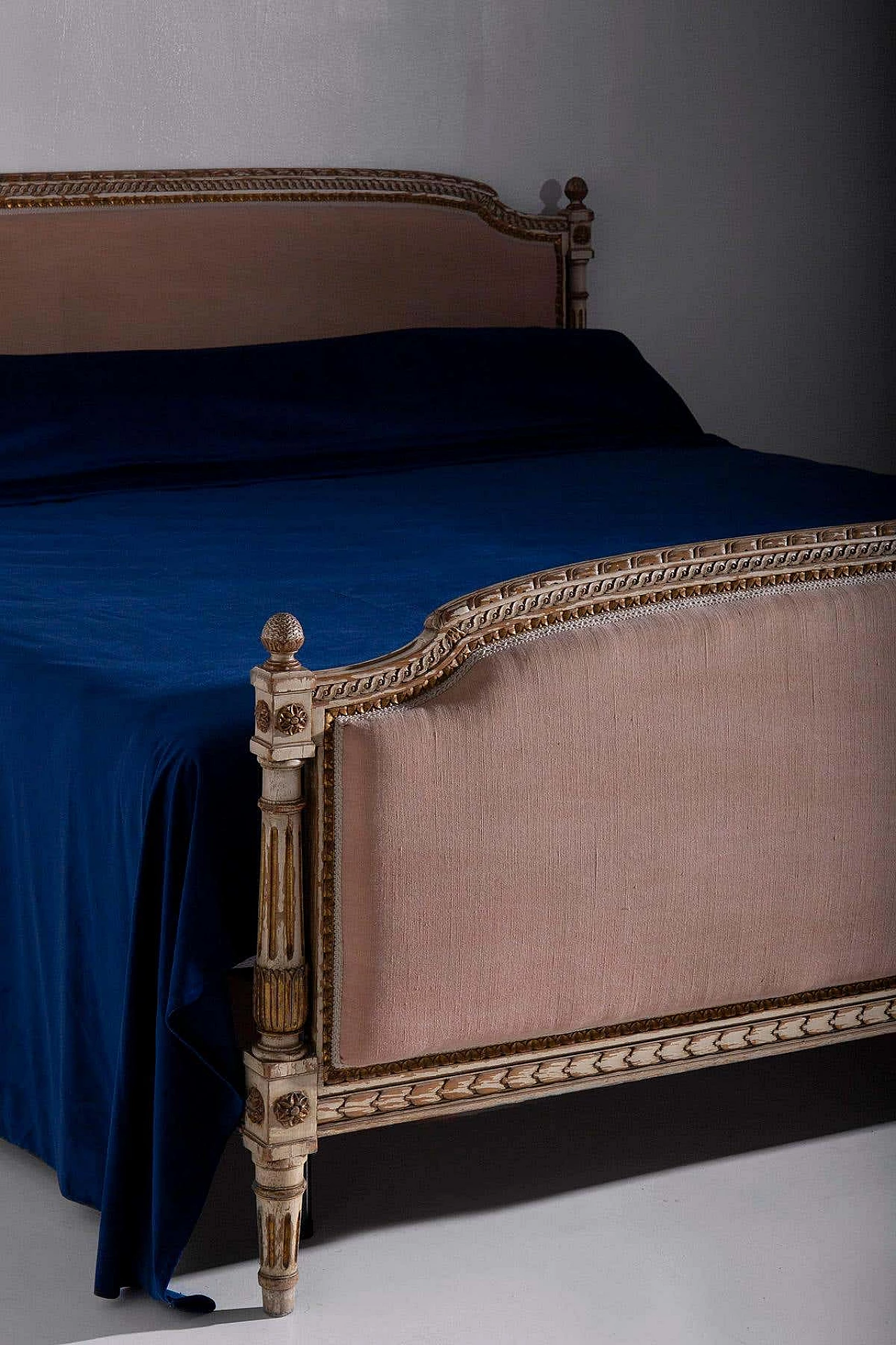 Gilded wood and fabric bed in 18th-century style, early 20th century 8
