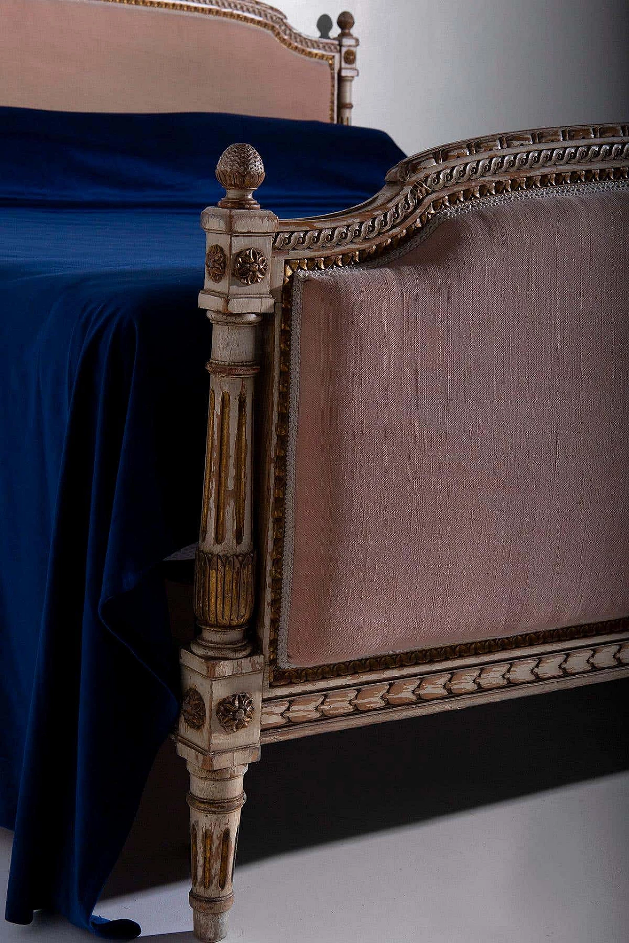 Gilded wood and fabric bed in 18th-century style, early 20th century 12
