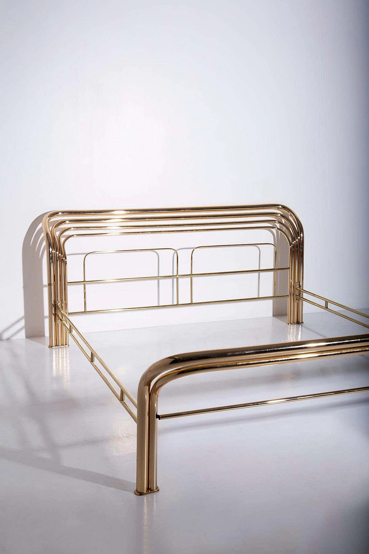 Brass bed by Luciano Frigerio, 1970s 10