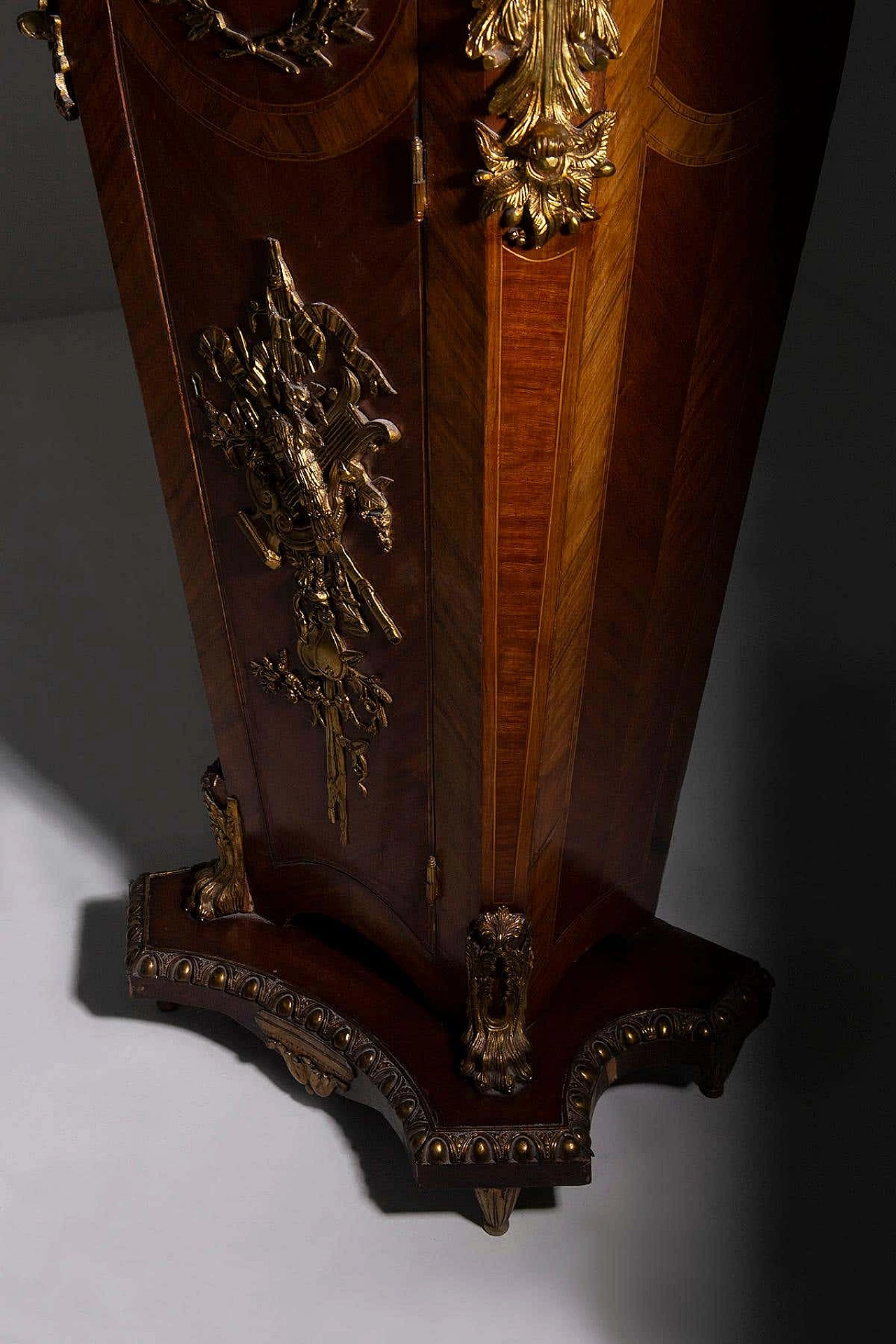 French wooden pedestal mounted in gilded bronze in Louis XVI style, early 20th century 4