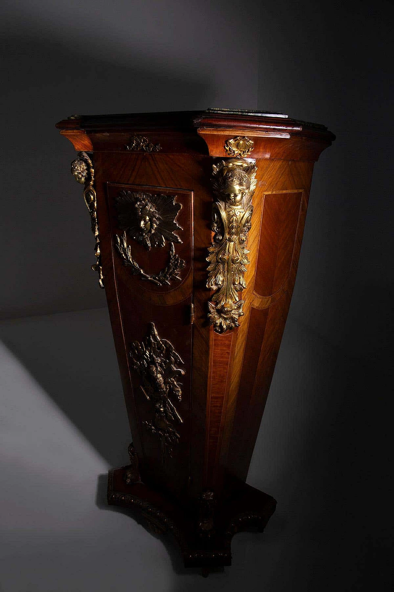 French wooden pedestal mounted in gilded bronze in Louis XVI style, early 20th century 8