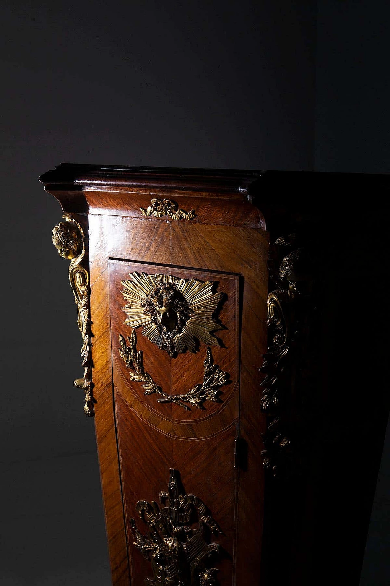 French wooden pedestal mounted in gilded bronze in Louis XVI style, early 20th century 9