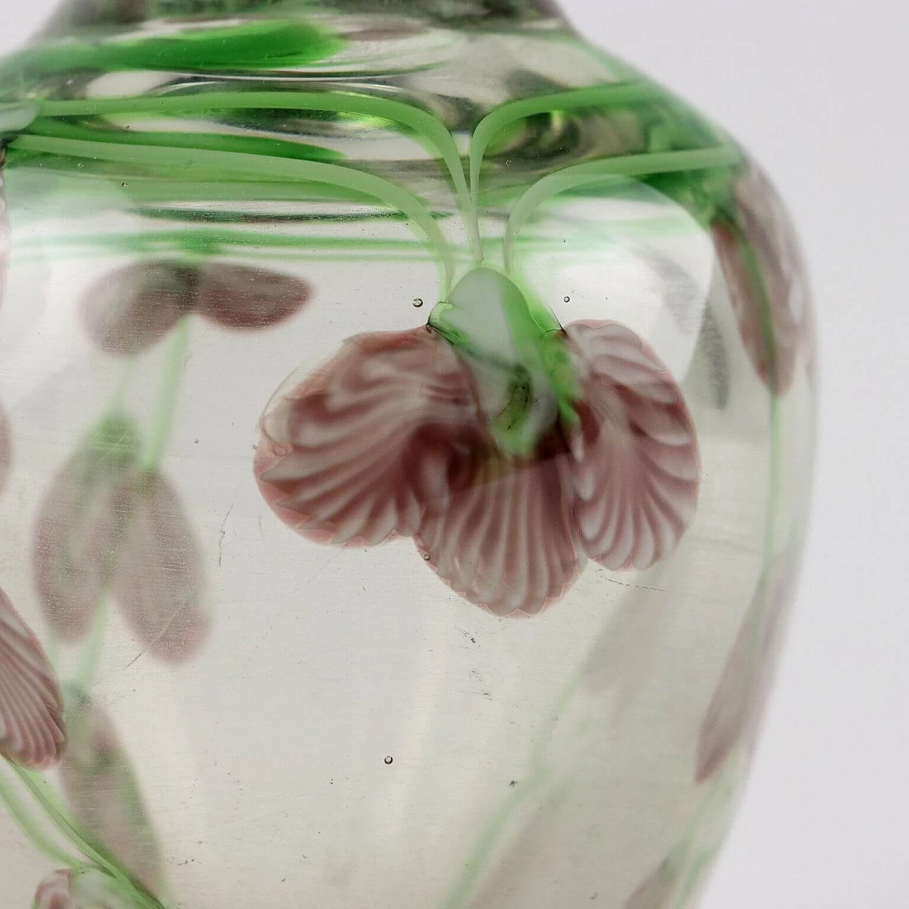 Glass vase with floral decoration 4