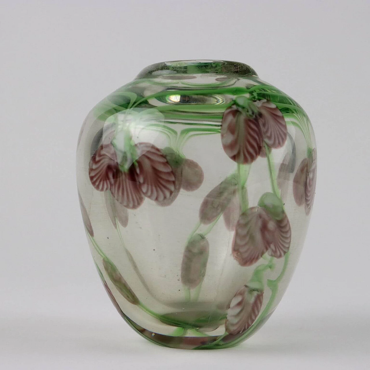 Glass vase with floral decoration 5