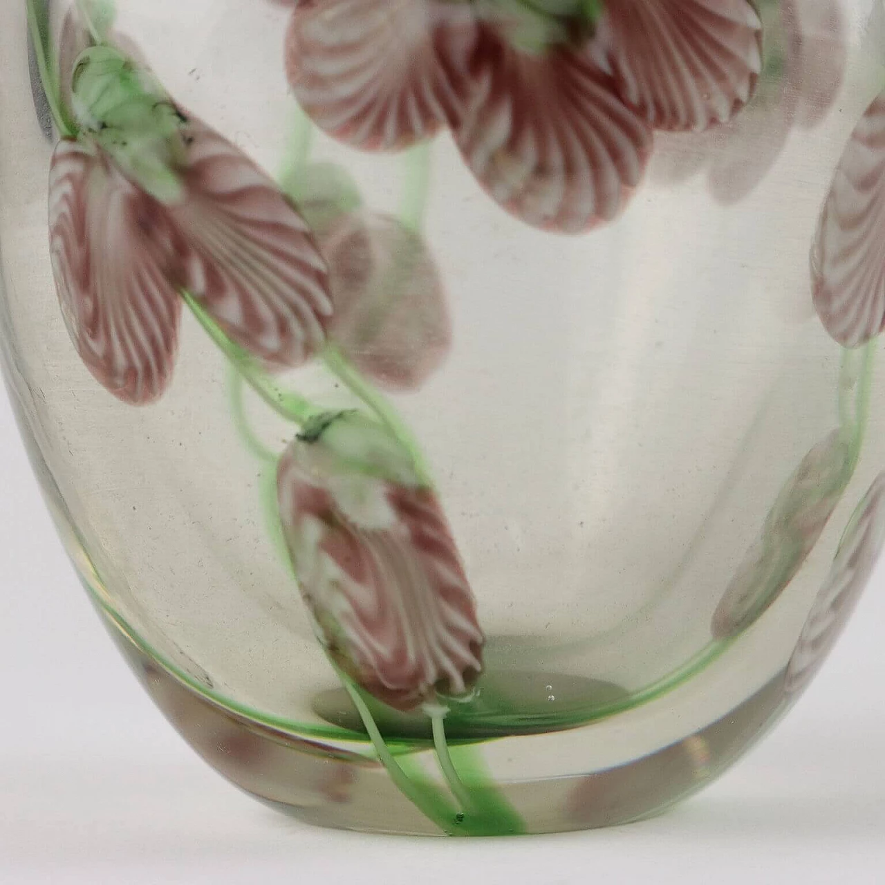 Glass vase with floral decoration 6
