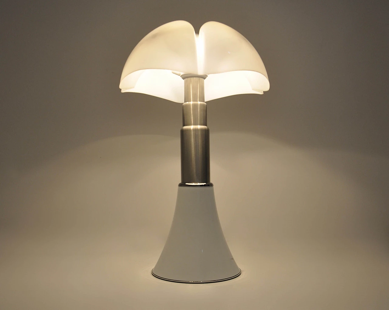 Pipistrello lamp by Gae Aulenti for Martinelli Luce, 1980s 4