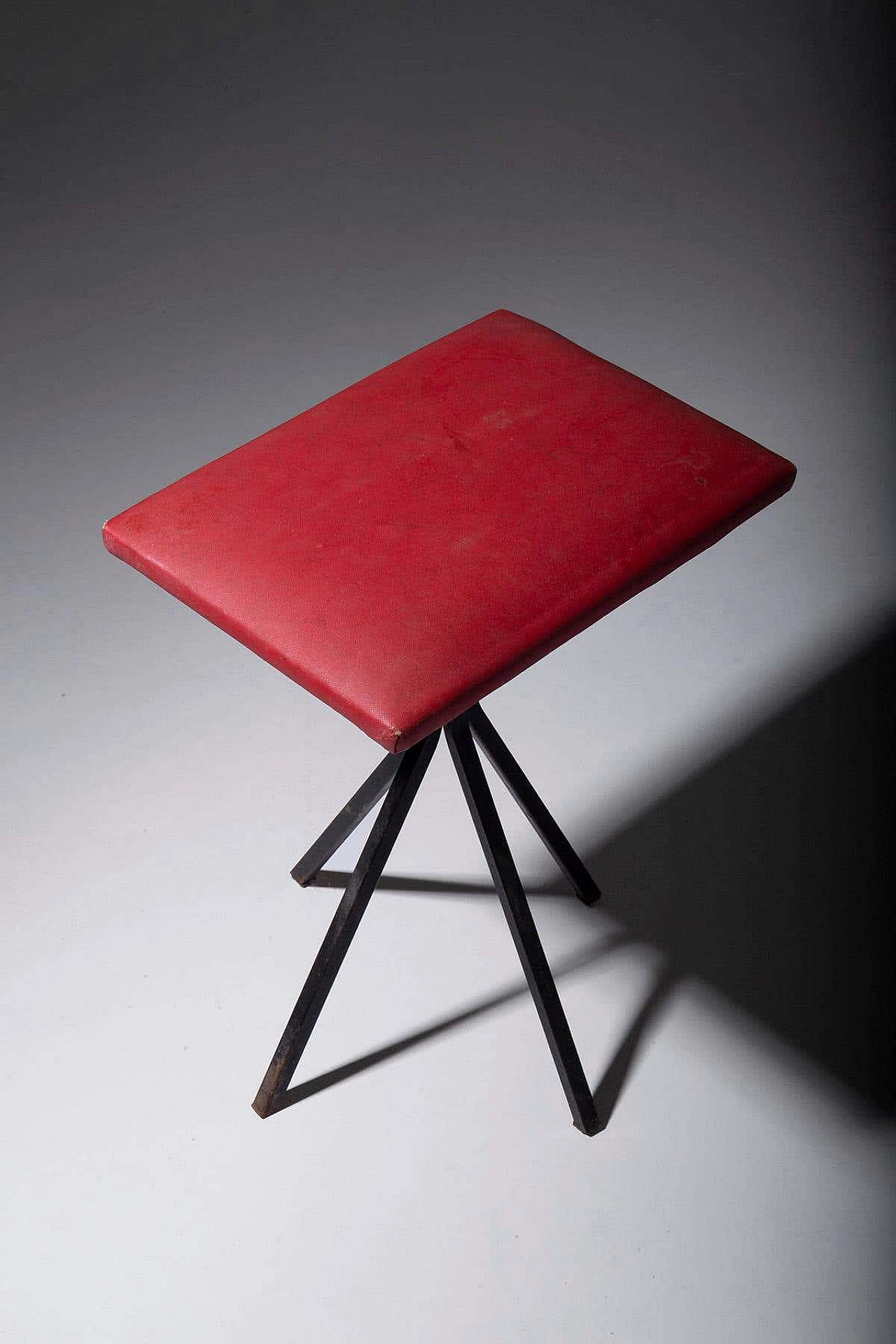 Coppia di sgabelli in ecopelle rossa, anni '60 2