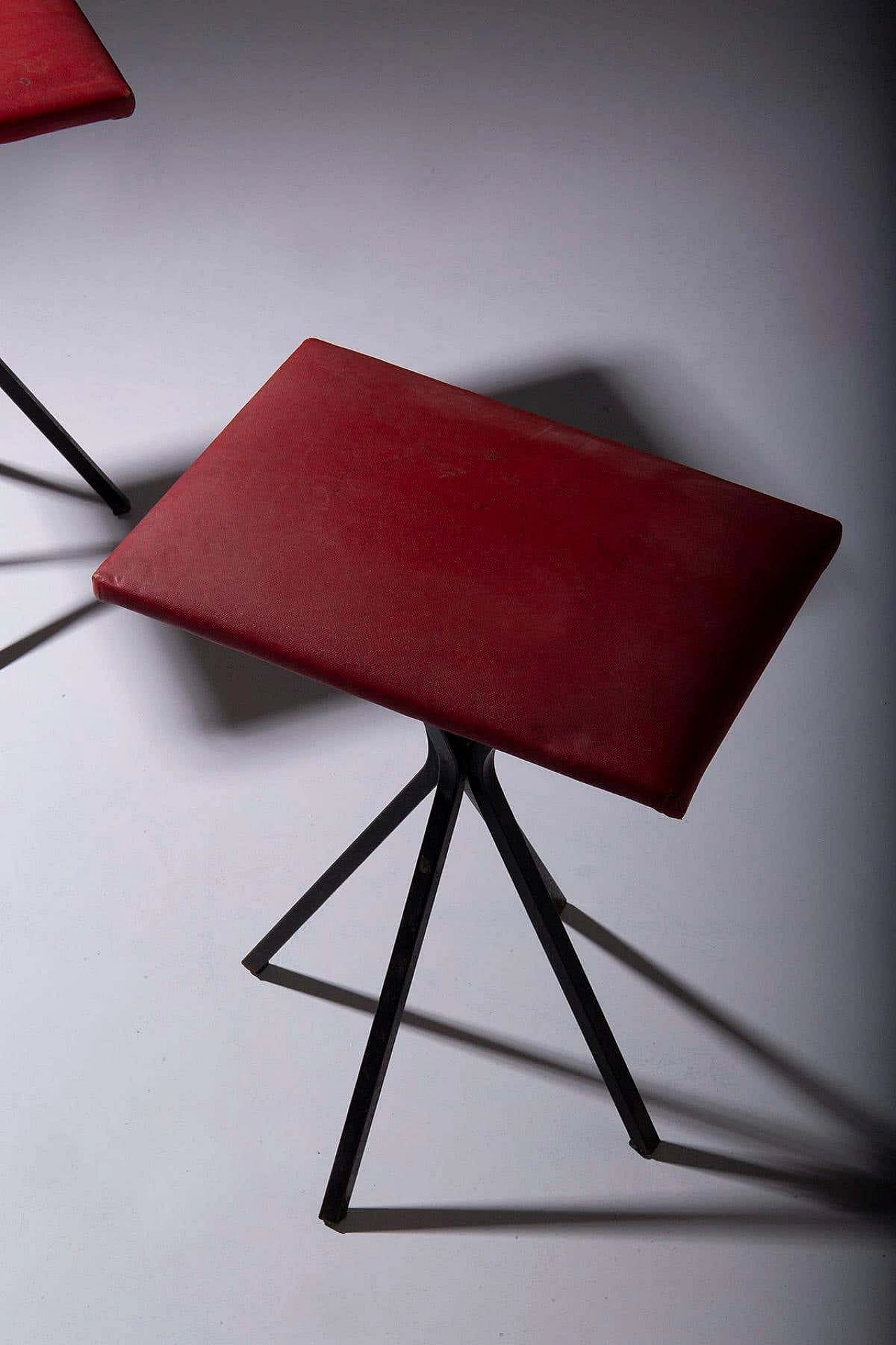 Coppia di sgabelli in ecopelle rossa, anni '60 5