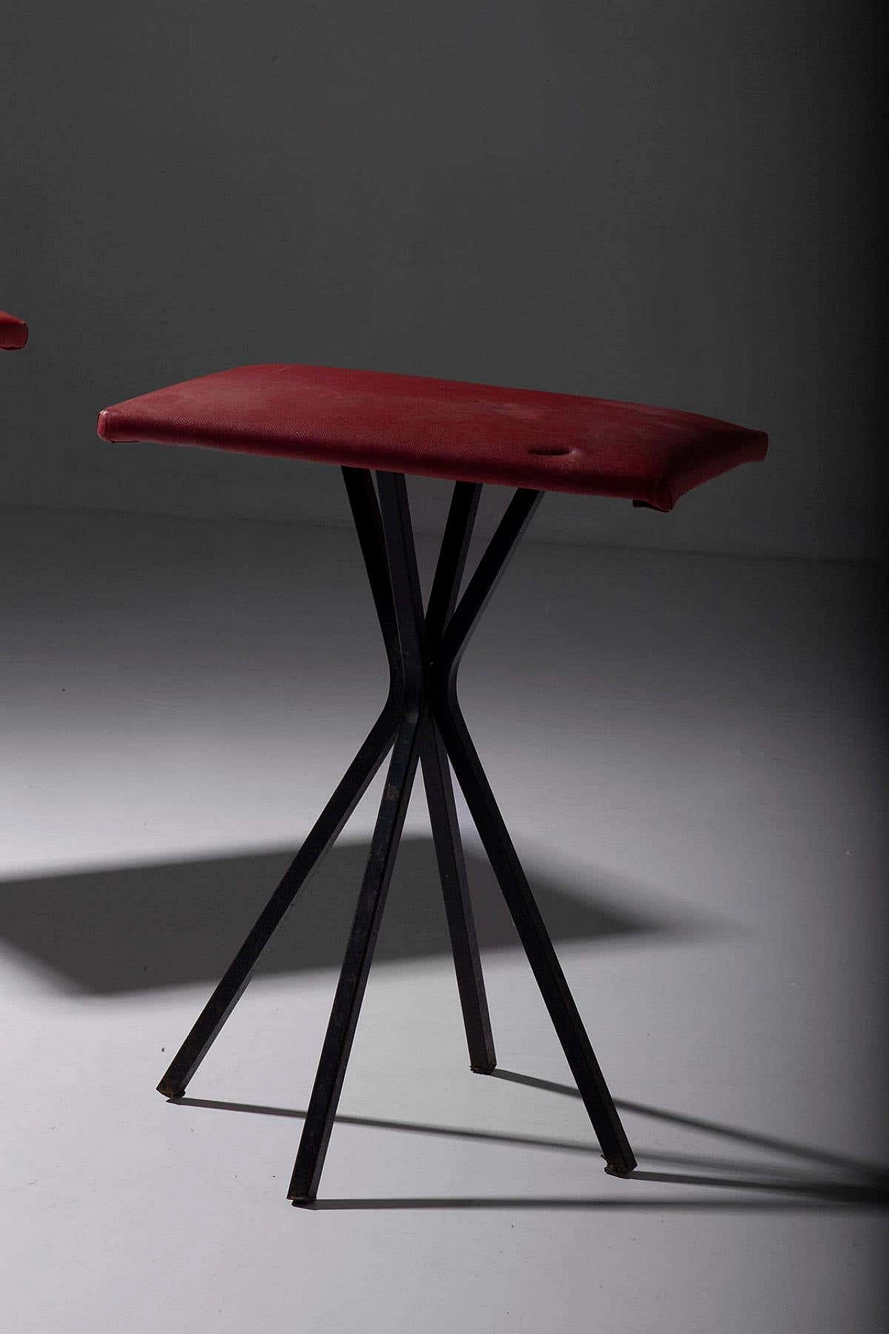 Coppia di sgabelli in ecopelle rossa, anni '60 7