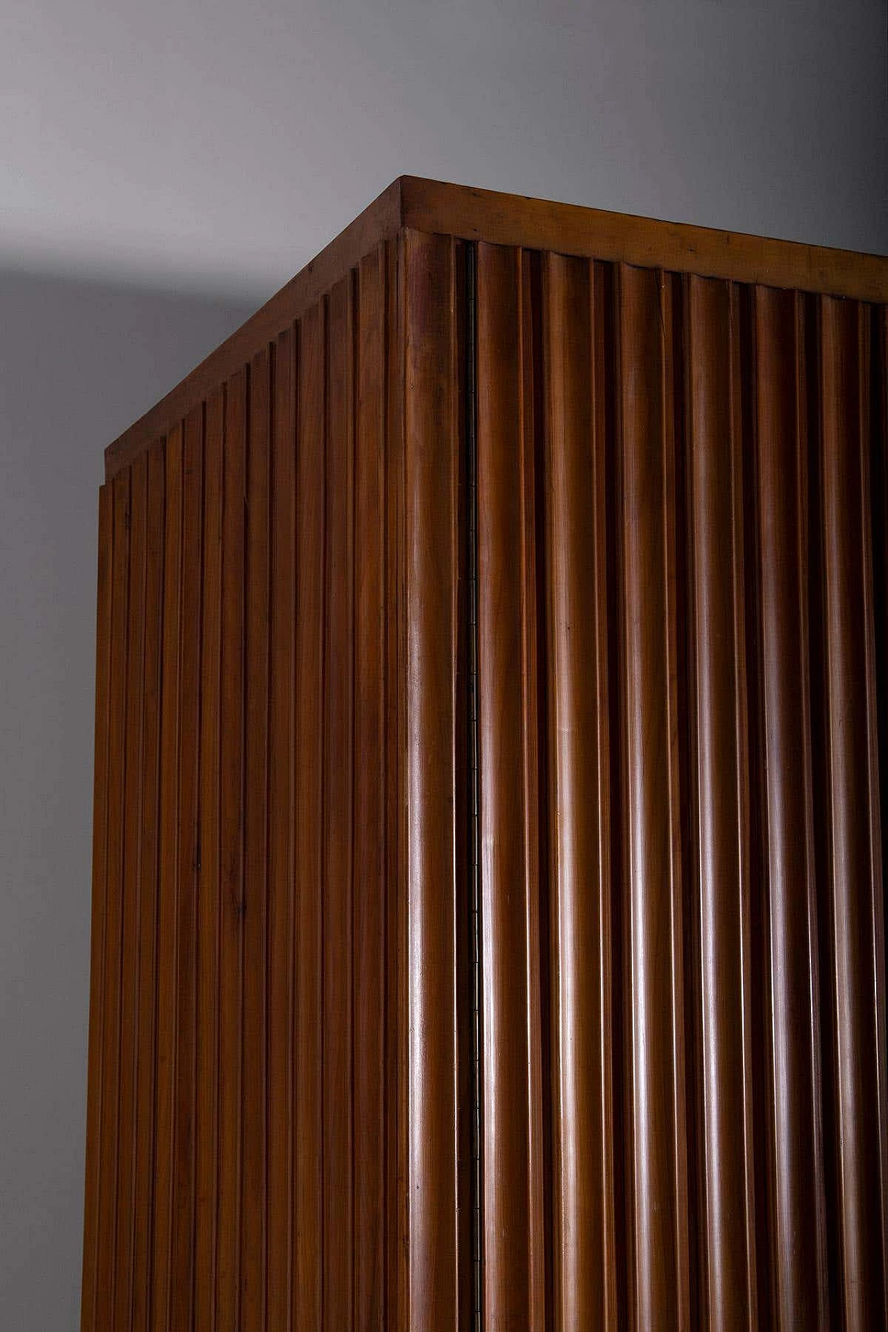 Armadio grissinato attribuito a Luigi Scremin di Fabbrica Mobili e Armadi Triestina, anni '50 4