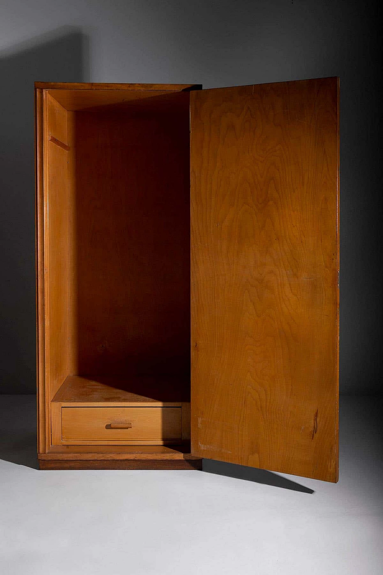 Armadio grissinato attribuito a Luigi Scremin di Fabbrica Mobili e Armadi Triestina, anni '50 11