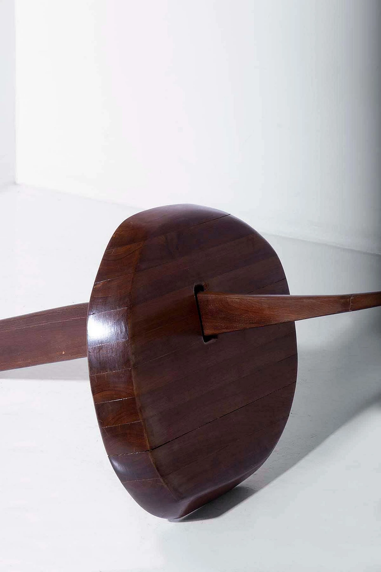 Elvio Becheroni, A guardia della proprio sicurezza, scultura in legno, anni '90 3