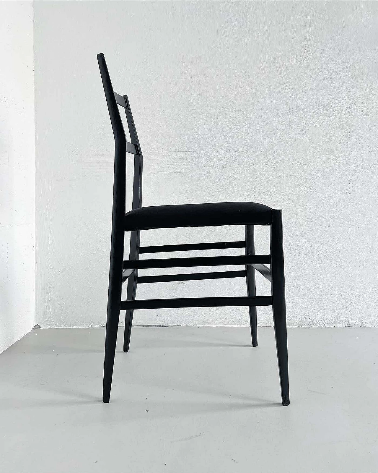 Superleggera chair in black lacquered wood and velvet by Gio Ponti, 1960s 6