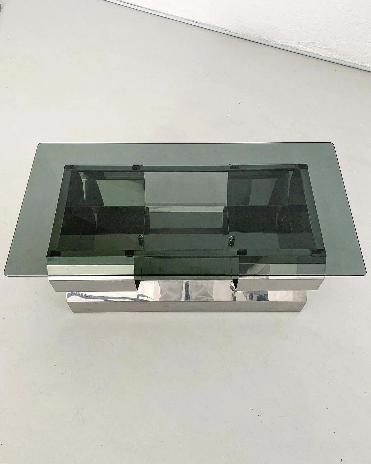 Sculptural Space Age coffee table in chrome-plated metal with smoked glass top, 1970s 6