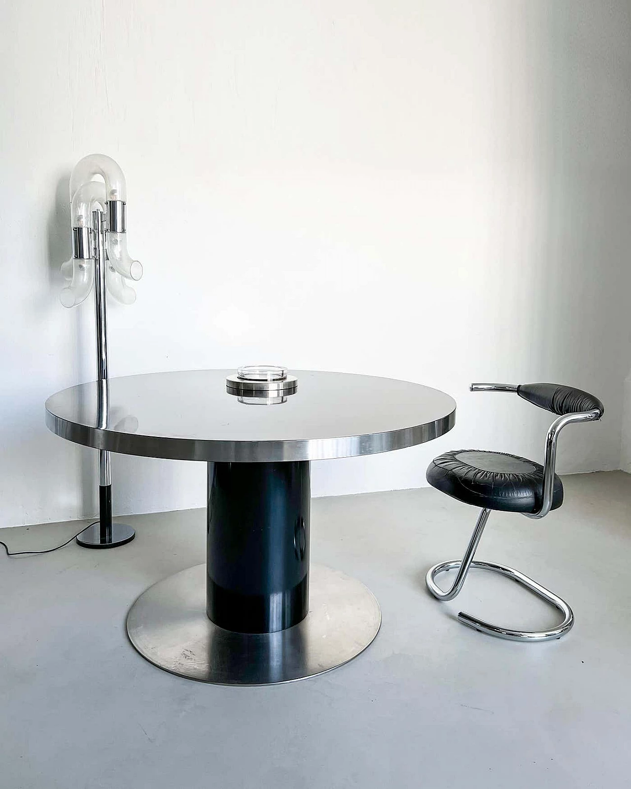 Space Age round lacquered wood and steel table by Willy Rizzo, 1970s 2