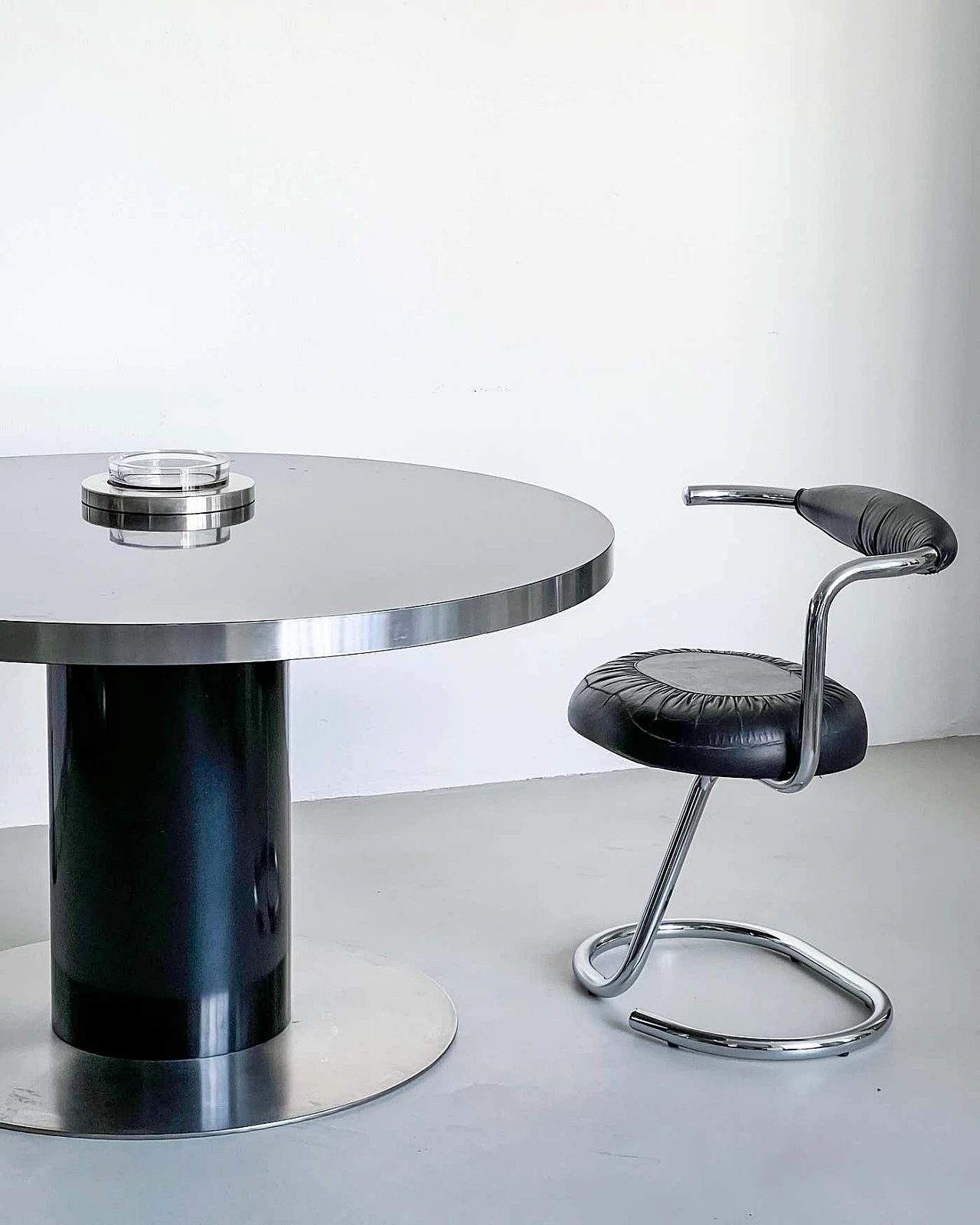 Space Age round lacquered wood and steel table by Willy Rizzo, 1970s 3