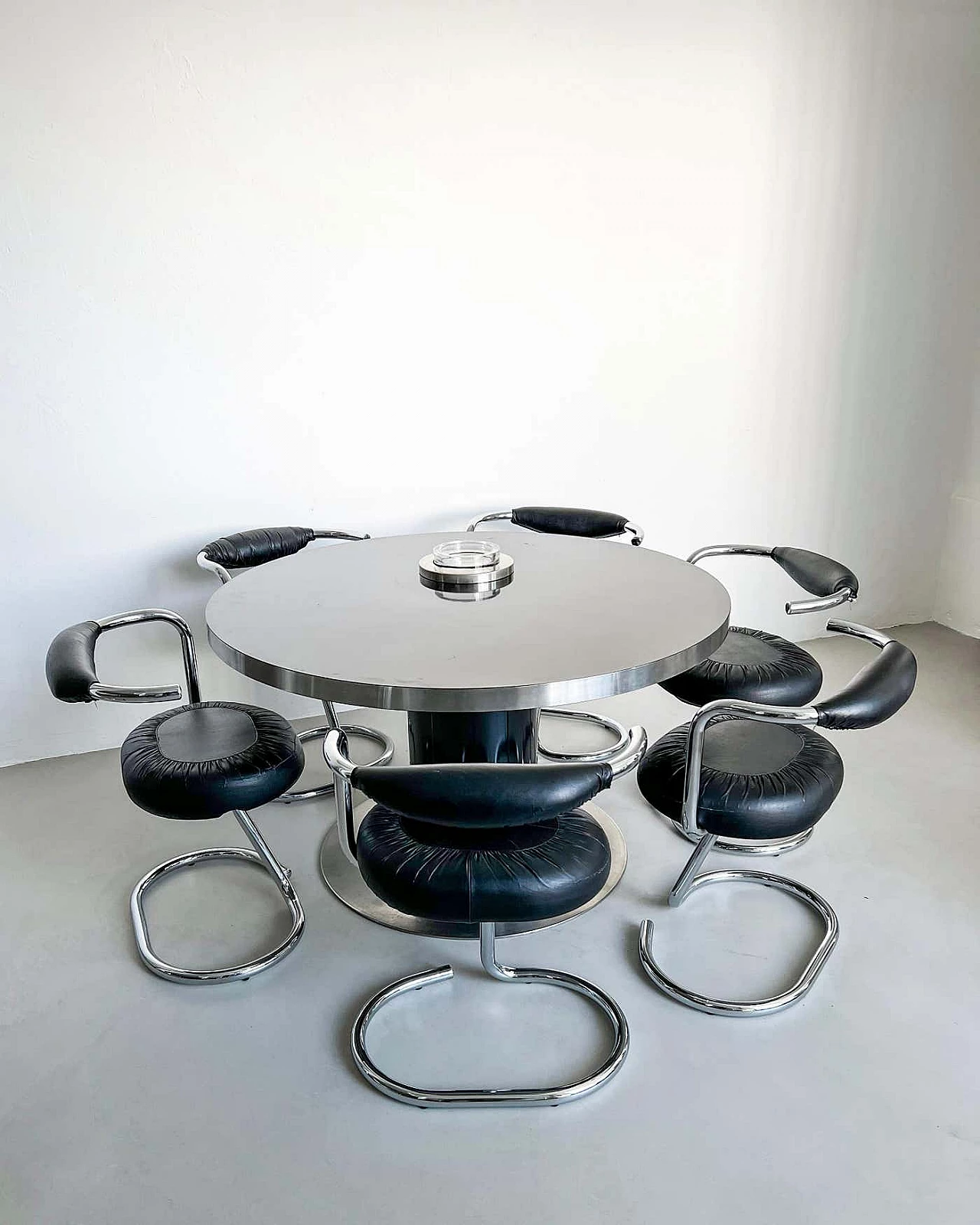 Space Age round lacquered wood and steel table by Willy Rizzo, 1970s 4