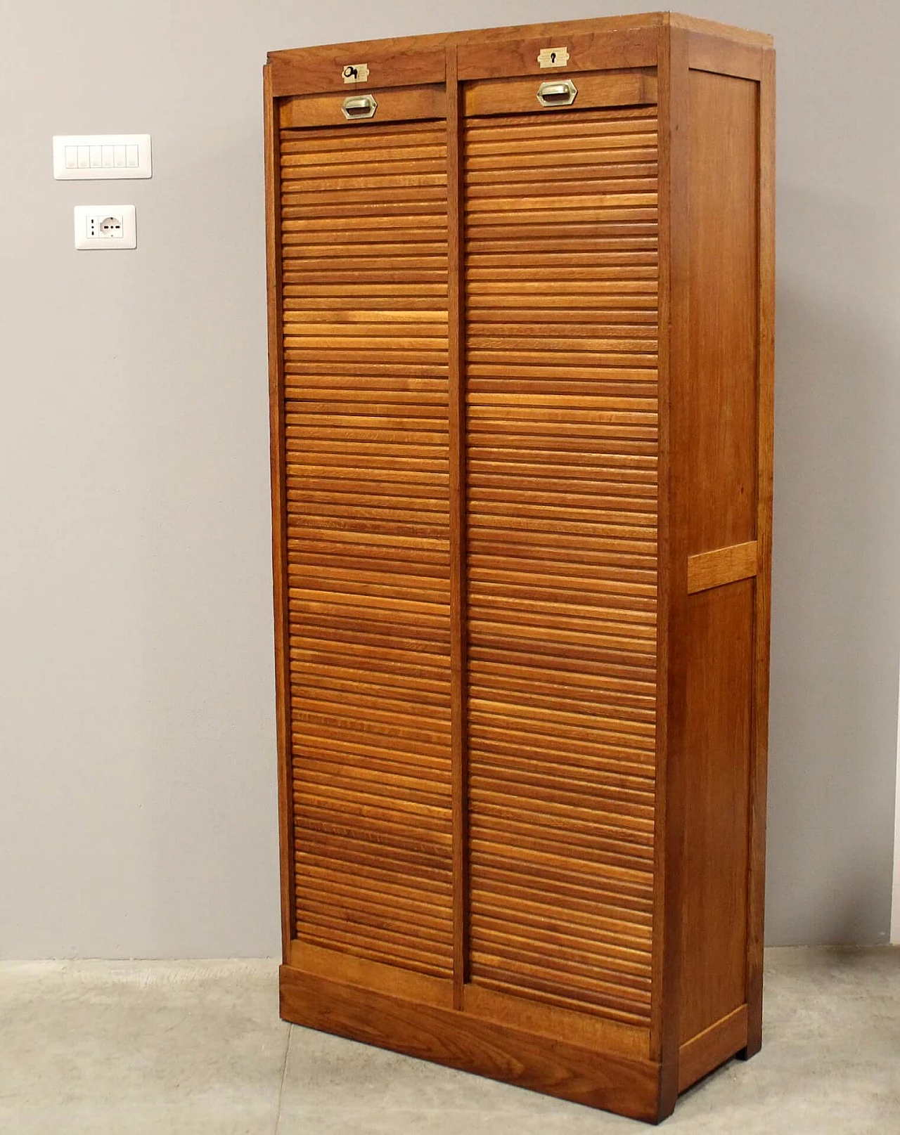 Double shutter oak filing cabinet, early 20th century 6