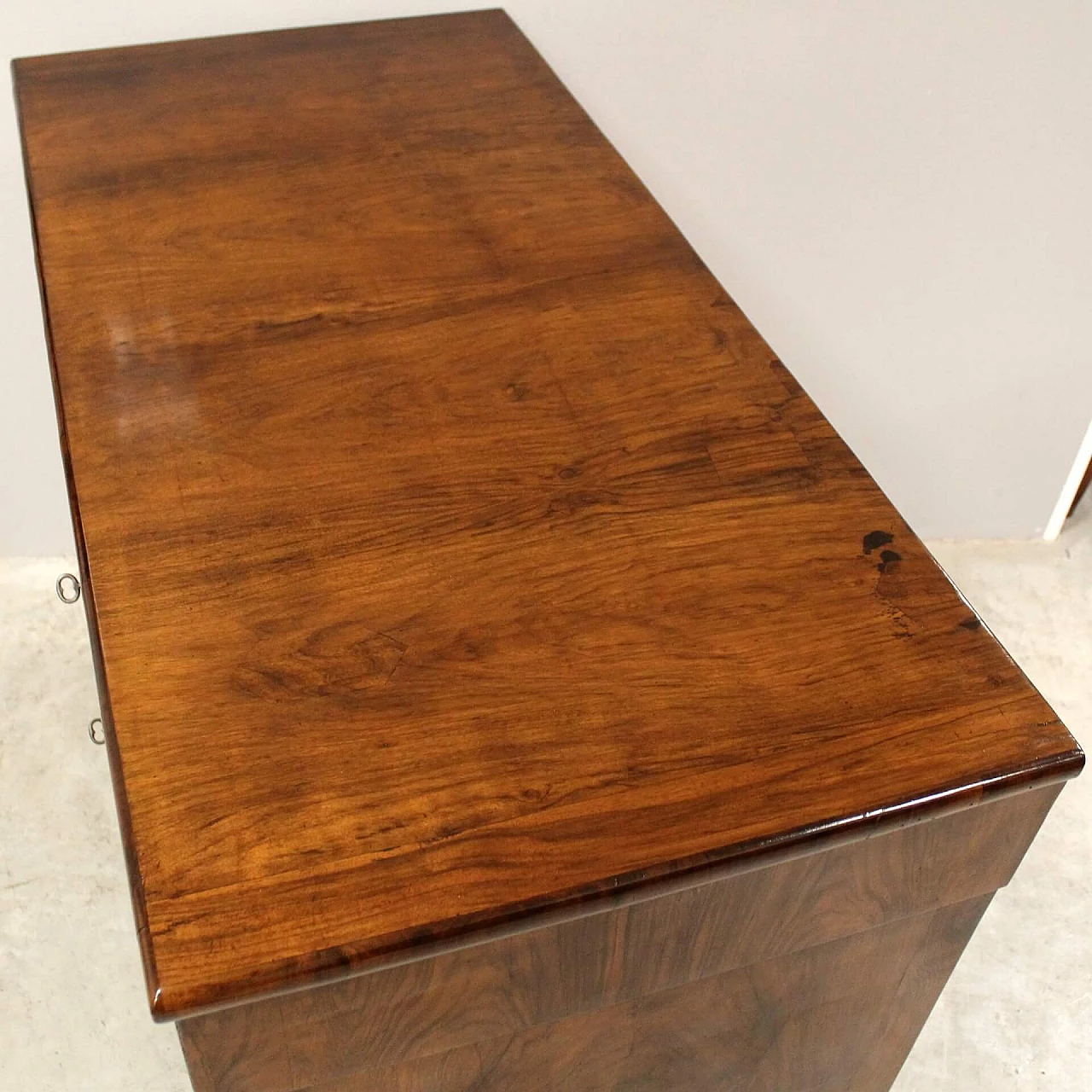 Walnut Direttorio chest of drawers, late 18th century 5
