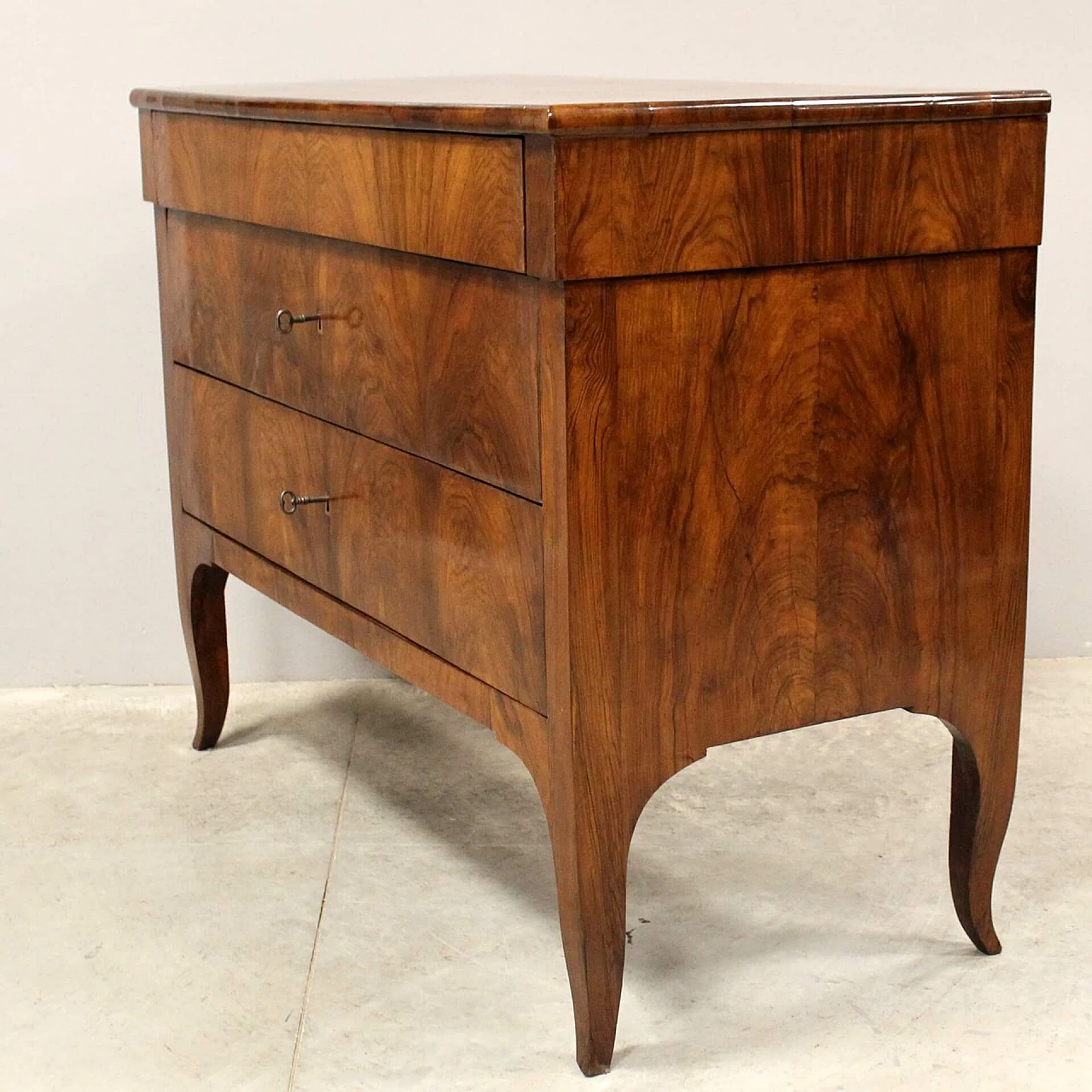 Walnut Direttorio chest of drawers, late 18th century 6