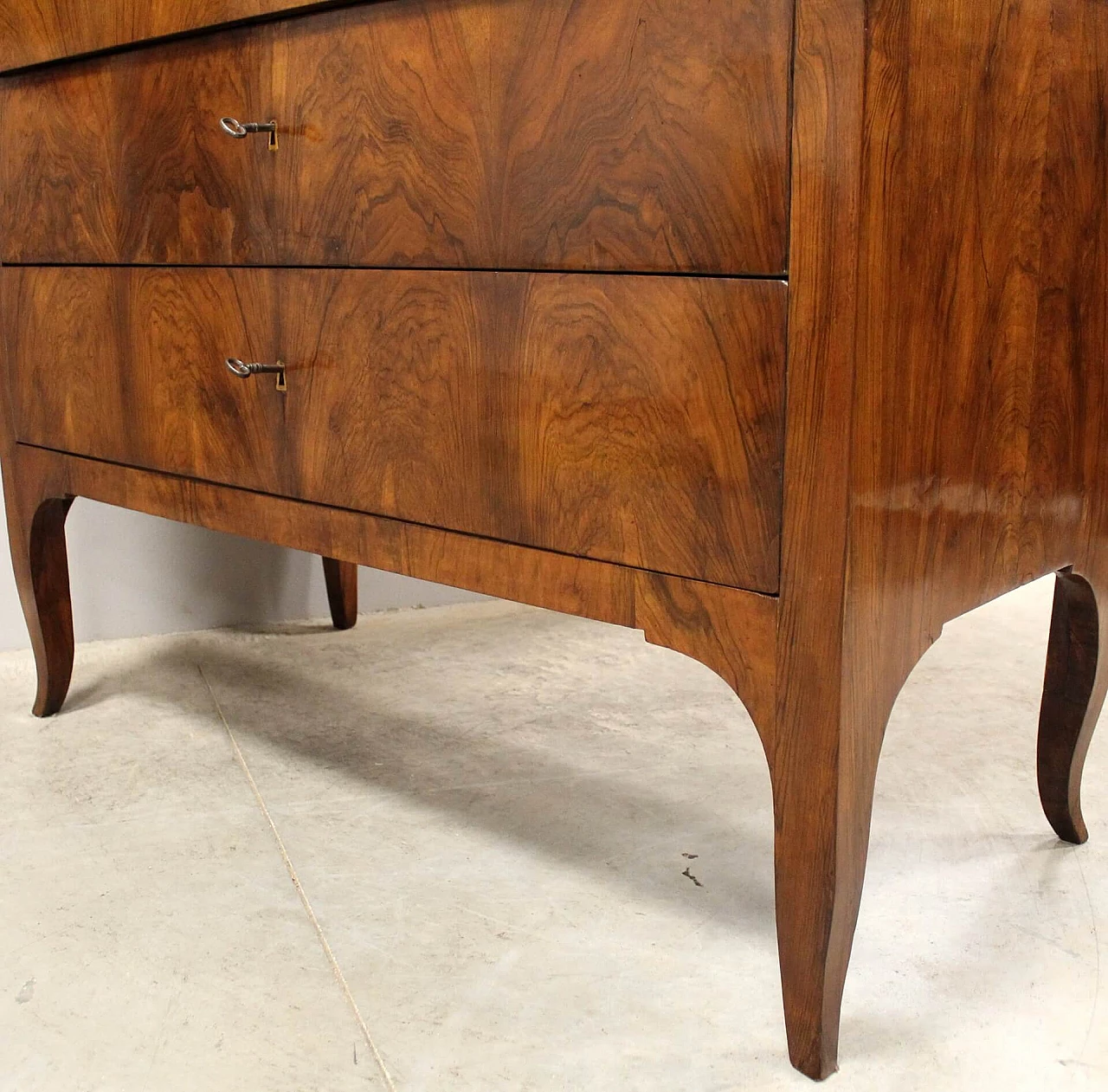 Walnut Direttorio chest of drawers, late 18th century 7