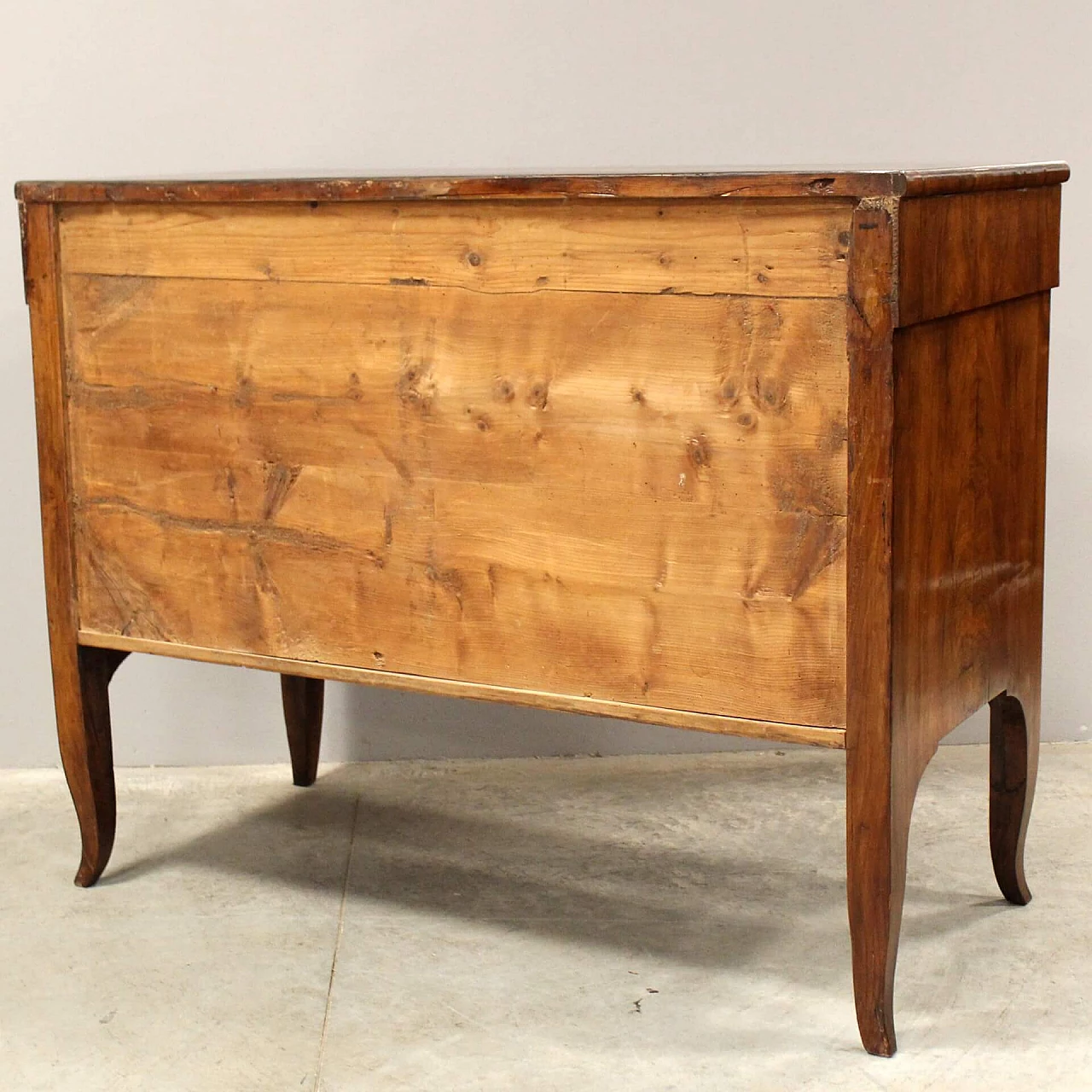 Walnut Direttorio chest of drawers, late 18th century 9