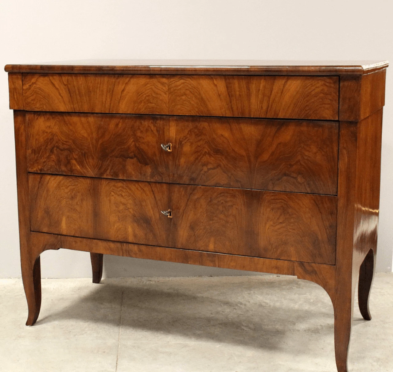 Walnut Direttorio chest of drawers, late 18th century 10